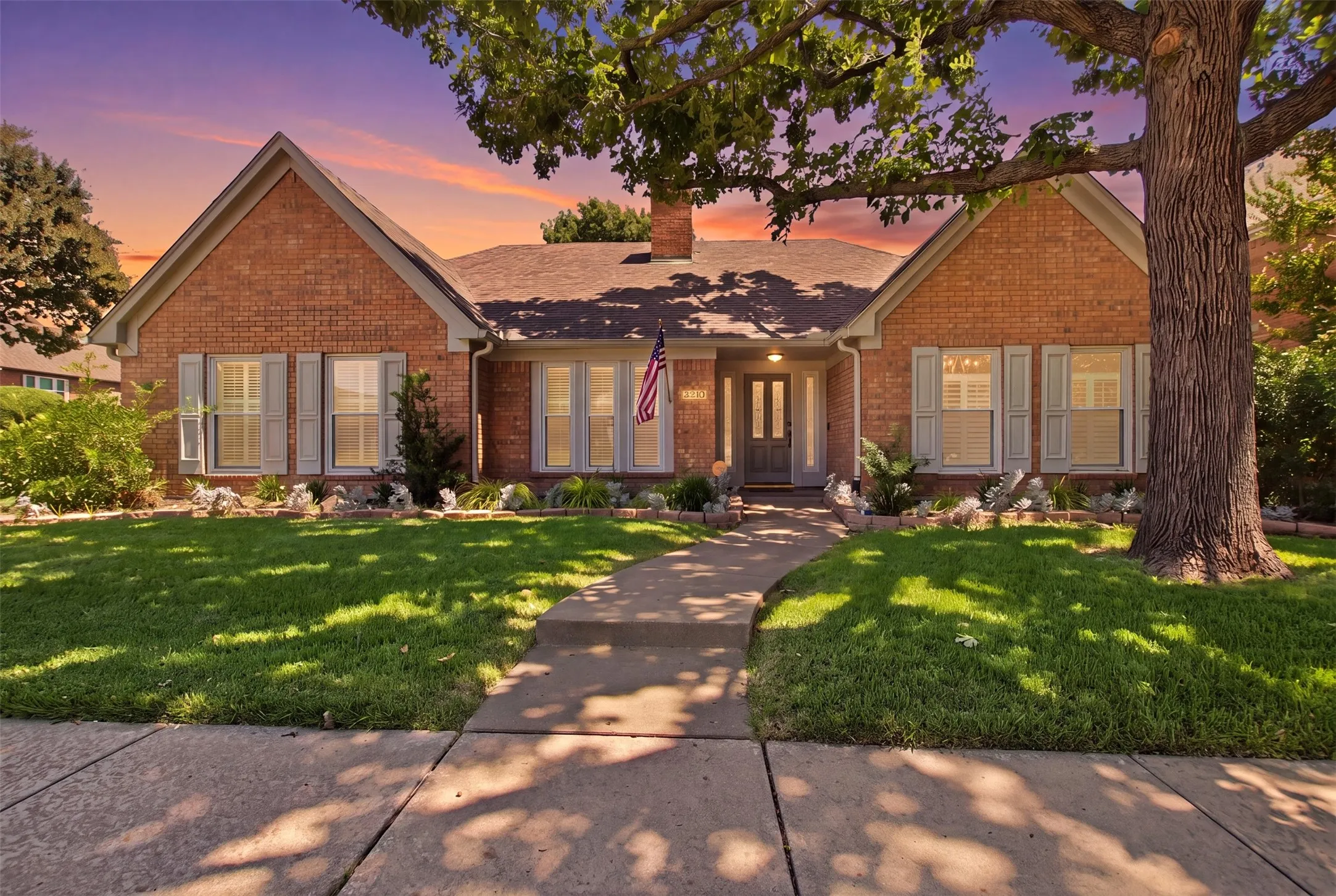 Single Family Residence For Sale in Collin County , 3210 Wyndham Lane, Richardson, Texas 75082, 3 Bedroom, 2 Bathroom, 2 Garage spaces, 2,610 Sqft, built in 1990, mls#21360668, Real Estate Agent in Richardson, Homes For Sale in Collin county, Homes For Sale in Richardson, Realtor in Richardson Texas, Real Estate Brokerage Independent Realty Texas, Luminita Cordes Realtor