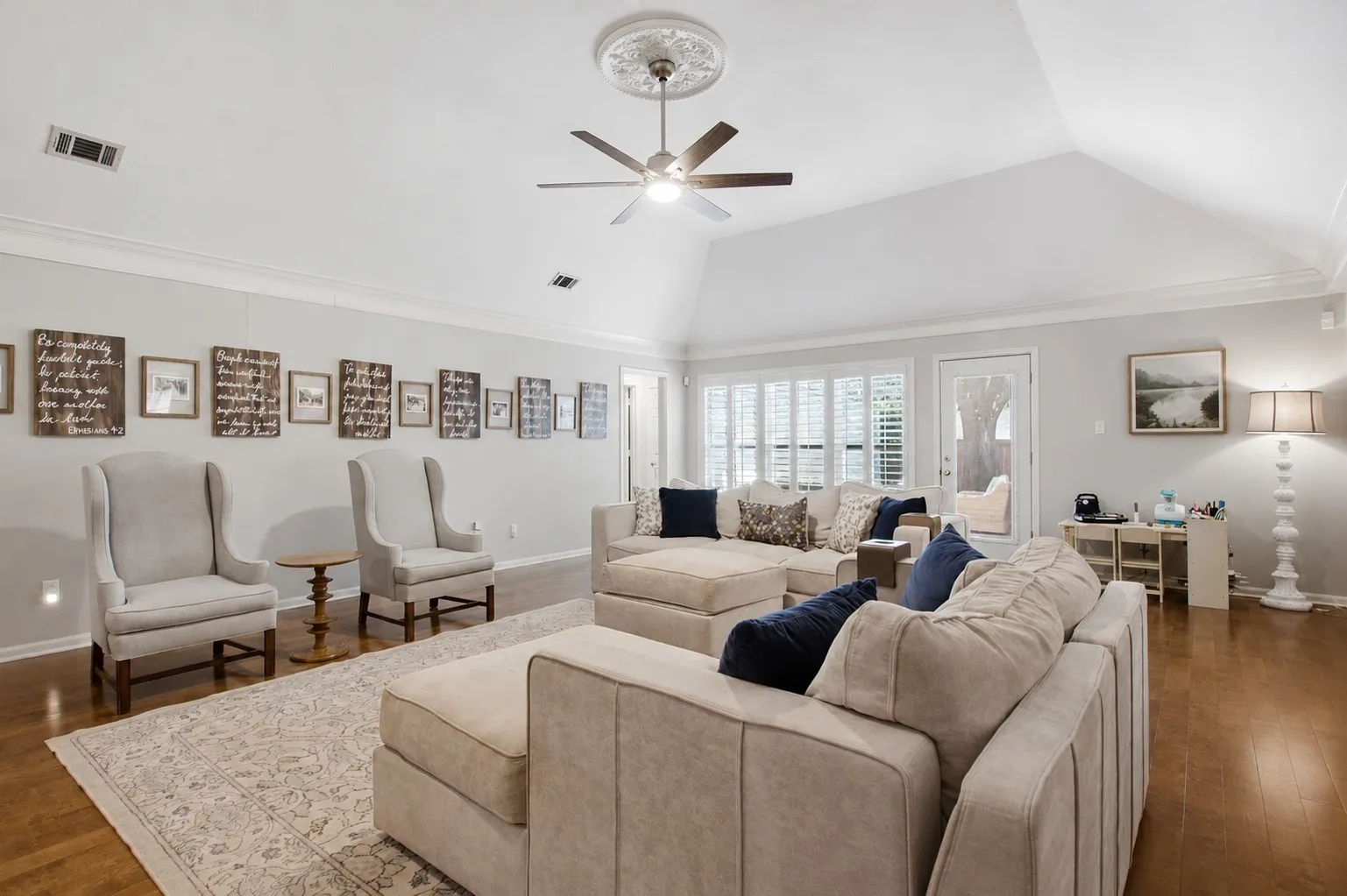 Single Family Residence For Sale in Collin County , 3210 Wyndham Lane, Richardson, Texas 75082, 3 Bedroom, 2 Bathroom, 2 Garage spaces, 2,610 Sqft, built in 1990, mls#21360668, Real Estate Agent in Richardson, Homes For Sale in Collin county, Homes For Sale in Richardson, Realtor in Richardson Texas, Real Estate Brokerage Independent Realty Texas, Luminita Cordes Realtor