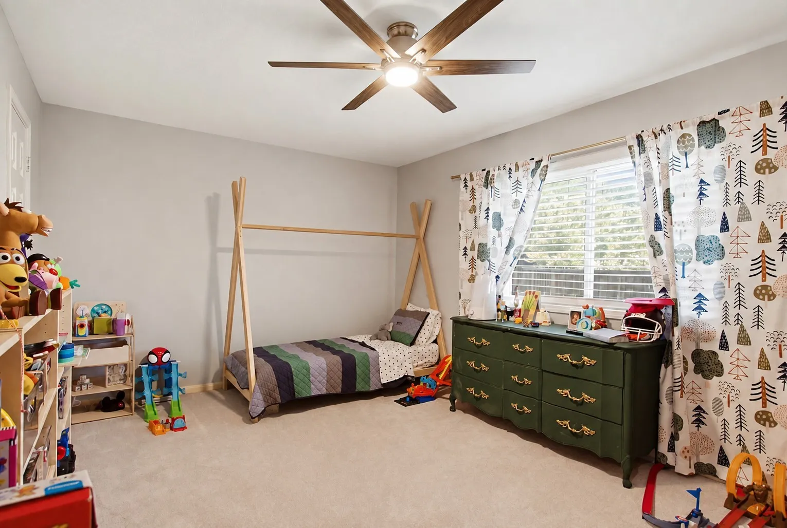 Single Family Residence For Sale in Collin County , 3210 Wyndham Lane, Richardson, Texas 75082, 3 Bedroom, 2 Bathroom, 2 Garage spaces, 2,610 Sqft, built in 1990, mls#21360668, Real Estate Agent in Richardson, Homes For Sale in Collin county, Homes For Sale in Richardson, Realtor in Richardson Texas, Real Estate Brokerage Independent Realty Texas, Luminita Cordes Realtor