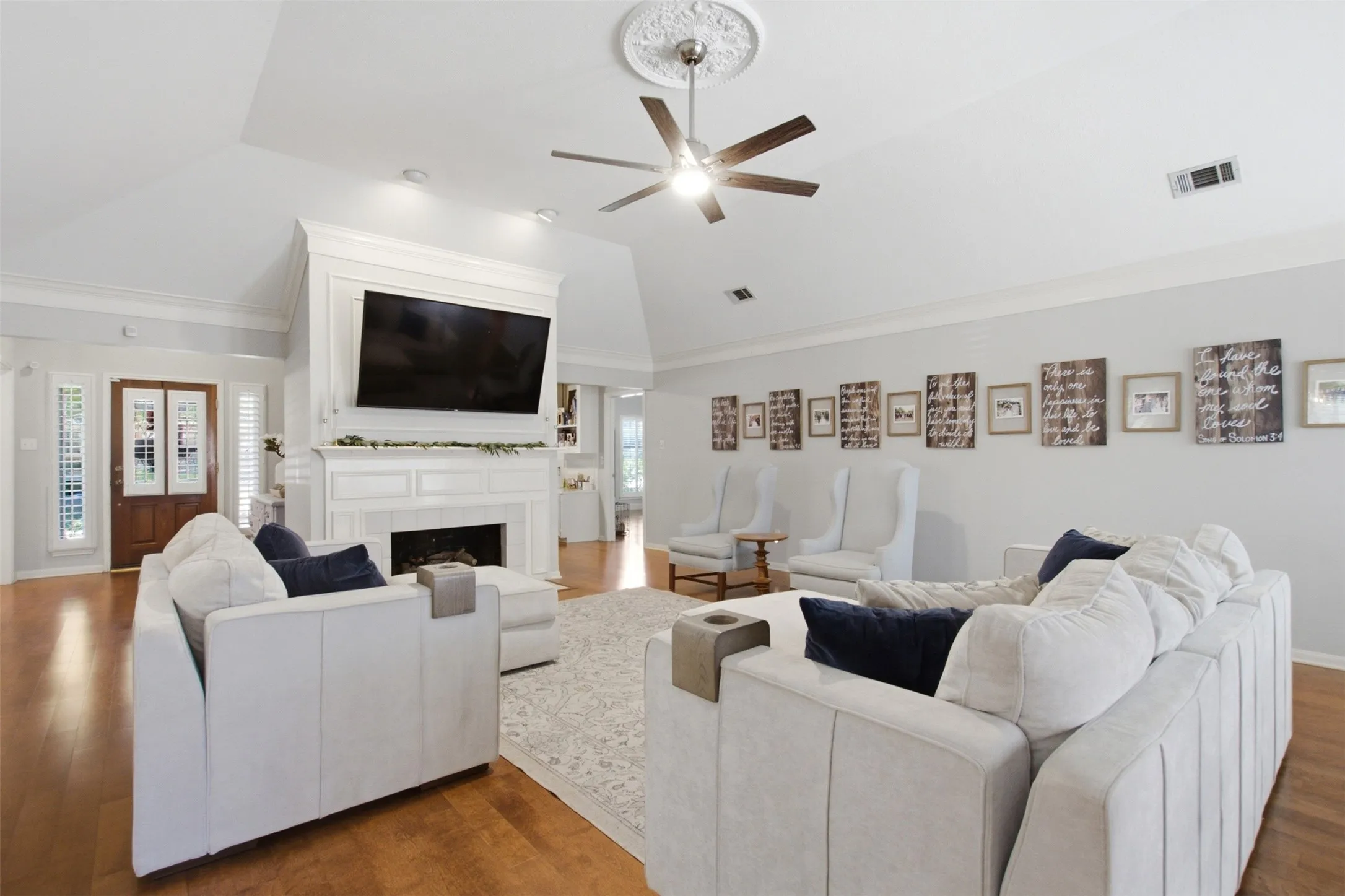 Single Family Residence For Sale in Collin County , 3210 Wyndham Lane, Richardson, Texas 75082, 3 Bedroom, 2 Bathroom, 2 Garage spaces, 2,610 Sqft, built in 1990, mls#21360668, Real Estate Agent in Richardson, Homes For Sale in Collin county, Homes For Sale in Richardson, Realtor in Richardson Texas, Real Estate Brokerage Independent Realty Texas, Luminita Cordes Realtor