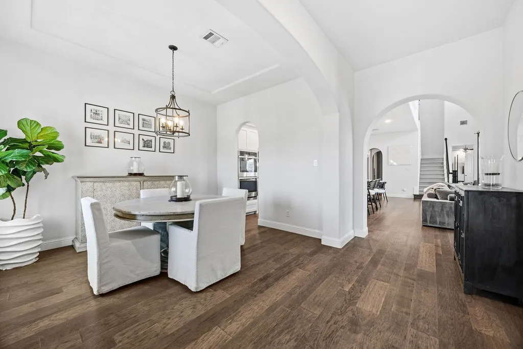 Single Family Residence For Sale in Denton County , 2821 Waverly, The Colony, Texas 75056, 3 Bedroom, 3 Bathroom, 2 Garage spaces, 2,790 Sqft, built in 2020, mls#21356268, Real Estate Agent in The Colony, Homes For Sale in Denton county, Homes For Sale in The Colony, Realtor in The Colony Texas, Real Estate Brokerage Independent Realty Texas, Luminita Cordes Realtor