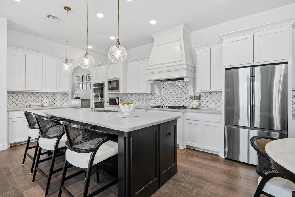 Single Family Residence For Sale in Denton County , 2821 Waverly, The Colony, Texas 75056, 3 Bedroom, 3 Bathroom, 2 Garage spaces, 2,790 Sqft, built in 2020, mls#21356268, Real Estate Agent in The Colony, Homes For Sale in Denton county, Homes For Sale in The Colony, Realtor in The Colony Texas, Real Estate Brokerage Independent Realty Texas, Luminita Cordes Realtor