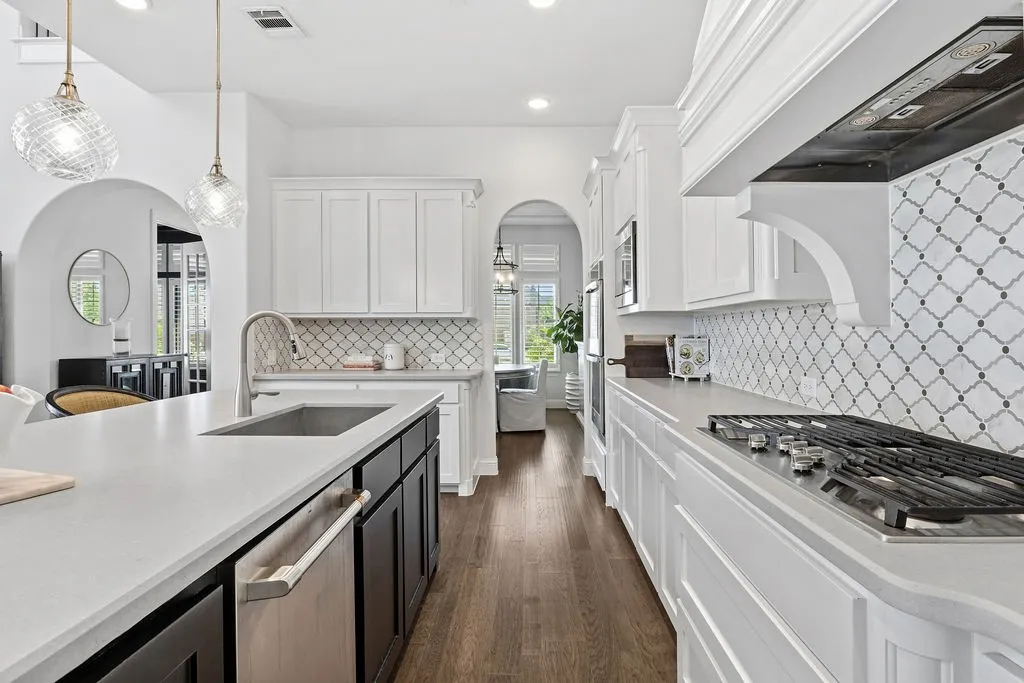 Single Family Residence For Sale in Denton County , 2821 Waverly, The Colony, Texas 75056, 3 Bedroom, 3 Bathroom, 2 Garage spaces, 2,790 Sqft, built in 2020, mls#21356268, Real Estate Agent in The Colony, Homes For Sale in Denton county, Homes For Sale in The Colony, Realtor in The Colony Texas, Real Estate Brokerage Independent Realty Texas, Luminita Cordes Realtor