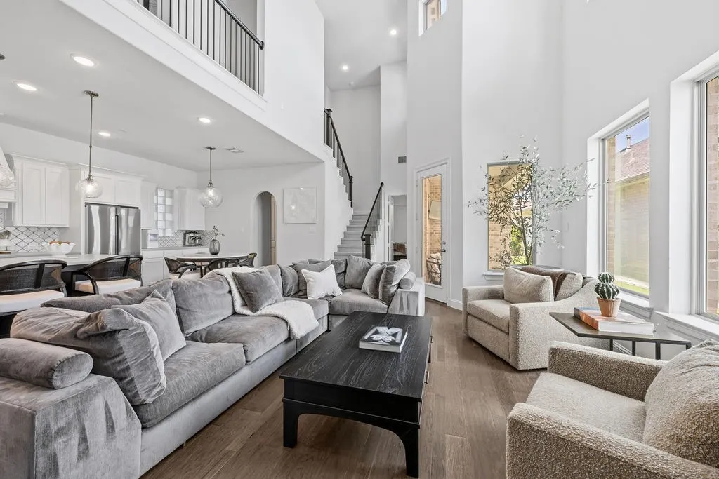 Single Family Residence For Sale in Denton County , 2821 Waverly, The Colony, Texas 75056, 3 Bedroom, 3 Bathroom, 2 Garage spaces, 2,790 Sqft, built in 2020, mls#21356268, Real Estate Agent in The Colony, Homes For Sale in Denton county, Homes For Sale in The Colony, Realtor in The Colony Texas, Real Estate Brokerage Independent Realty Texas, Luminita Cordes Realtor