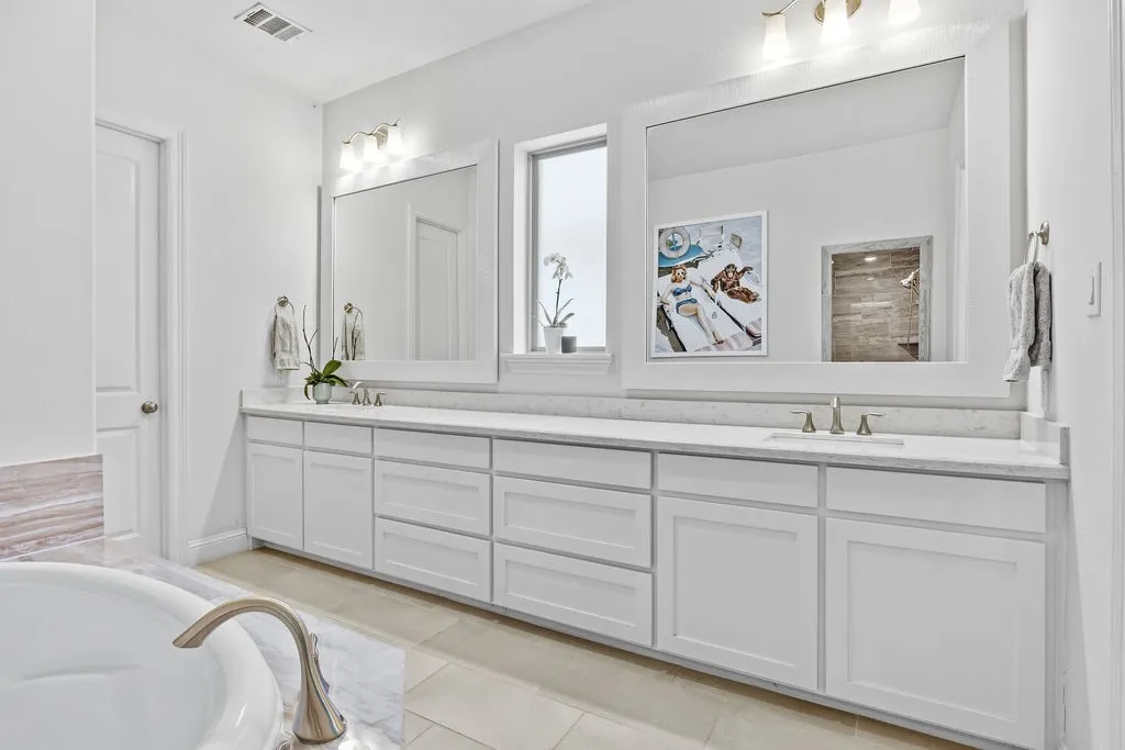 Single Family Residence For Sale in Denton County , 2821 Waverly, The Colony, Texas 75056, 3 Bedroom, 3 Bathroom, 2 Garage spaces, 2,790 Sqft, built in 2020, mls#21356268, Real Estate Agent in The Colony, Homes For Sale in Denton county, Homes For Sale in The Colony, Realtor in The Colony Texas, Real Estate Brokerage Independent Realty Texas, Luminita Cordes Realtor