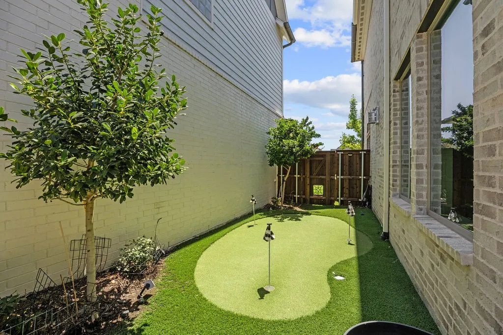Single Family Residence For Sale in Denton County , 2821 Waverly, The Colony, Texas 75056, 3 Bedroom, 3 Bathroom, 2 Garage spaces, 2,790 Sqft, built in 2020, mls#21356268, Real Estate Agent in The Colony, Homes For Sale in Denton county, Homes For Sale in The Colony, Realtor in The Colony Texas, Real Estate Brokerage Independent Realty Texas, Luminita Cordes Realtor