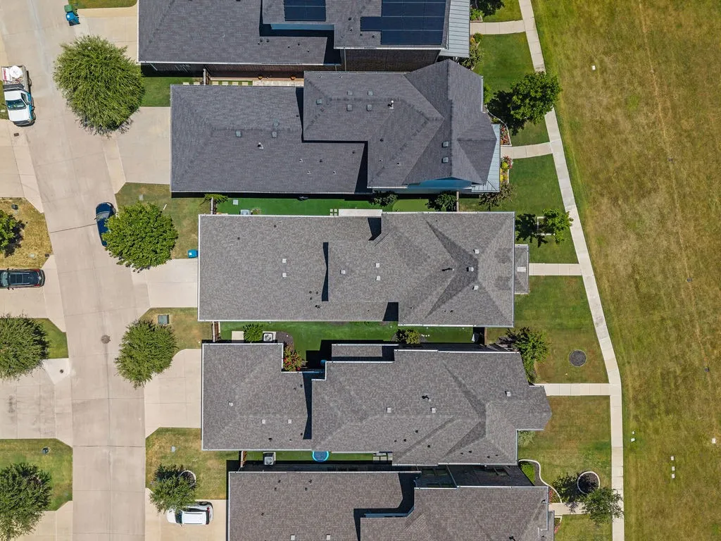Single Family Residence For Sale in Denton County , 2821 Waverly, The Colony, Texas 75056, 3 Bedroom, 3 Bathroom, 2 Garage spaces, 2,790 Sqft, built in 2020, mls#21356268, Real Estate Agent in The Colony, Homes For Sale in Denton county, Homes For Sale in The Colony, Realtor in The Colony Texas, Real Estate Brokerage Independent Realty Texas, Luminita Cordes Realtor