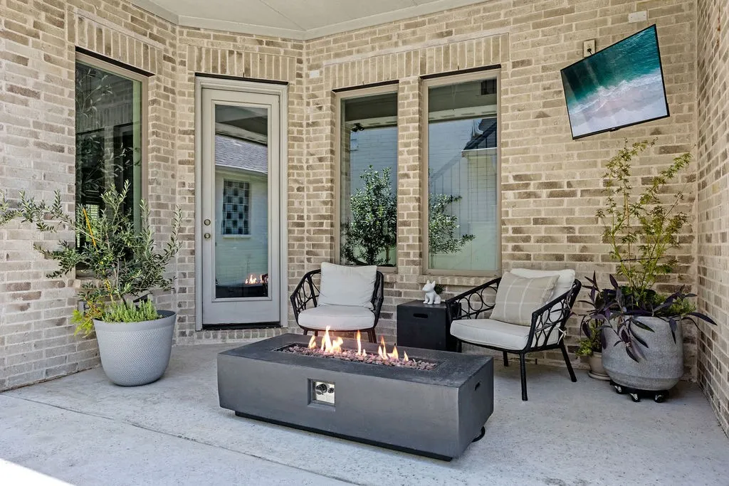 Single Family Residence For Sale in Denton County , 2821 Waverly, The Colony, Texas 75056, 3 Bedroom, 3 Bathroom, 2 Garage spaces, 2,790 Sqft, built in 2020, mls#21356268, Real Estate Agent in The Colony, Homes For Sale in Denton county, Homes For Sale in The Colony, Realtor in The Colony Texas, Real Estate Brokerage Independent Realty Texas, Luminita Cordes Realtor