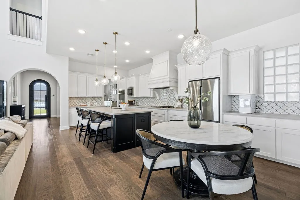 Single Family Residence For Sale in Denton County , 2821 Waverly, The Colony, Texas 75056, 3 Bedroom, 3 Bathroom, 2 Garage spaces, 2,790 Sqft, built in 2020, mls#21356268, Real Estate Agent in The Colony, Homes For Sale in Denton county, Homes For Sale in The Colony, Realtor in The Colony Texas, Real Estate Brokerage Independent Realty Texas, Luminita Cordes Realtor