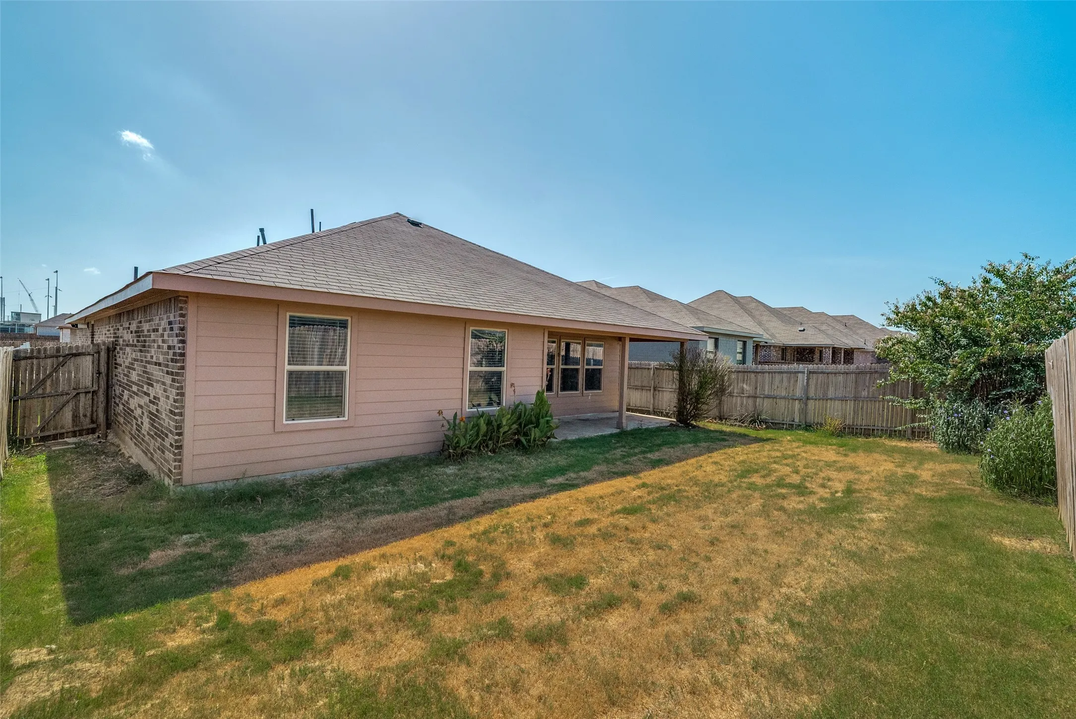 Single Family Residence For Sale in Tarrant County , 10368 Fort Teran Trail, Crowley, Texas 76036, 4 Bedroom, 2 Bathroom, 2 Garage spaces, 1,860 Sqft, built in 2021, mls#21362605, Real Estate Agent in Crowley, Homes For Sale in Tarrant county, Homes For Sale in Crowley, Realtor in Crowley Texas, Real Estate Brokerage Independent Realty Texas, Luminita Cordes Realtor