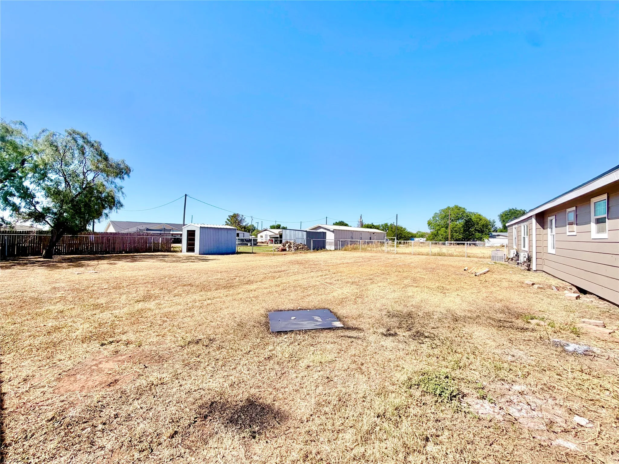 Single Family Residence For Sale in Jones County , 1220 Avenue G, Hawley, Texas 79525, 3 Bedroom, 2 Bathroom, Garage spaces, 2,000 Sqft, built in 1951, mls#21361852, Real Estate Agent in Hawley, Homes For Sale in Jones county, Homes For Sale in Hawley, Realtor in Hawley Texas, Real Estate Brokerage Independent Realty Texas, Luminita Cordes Realtor