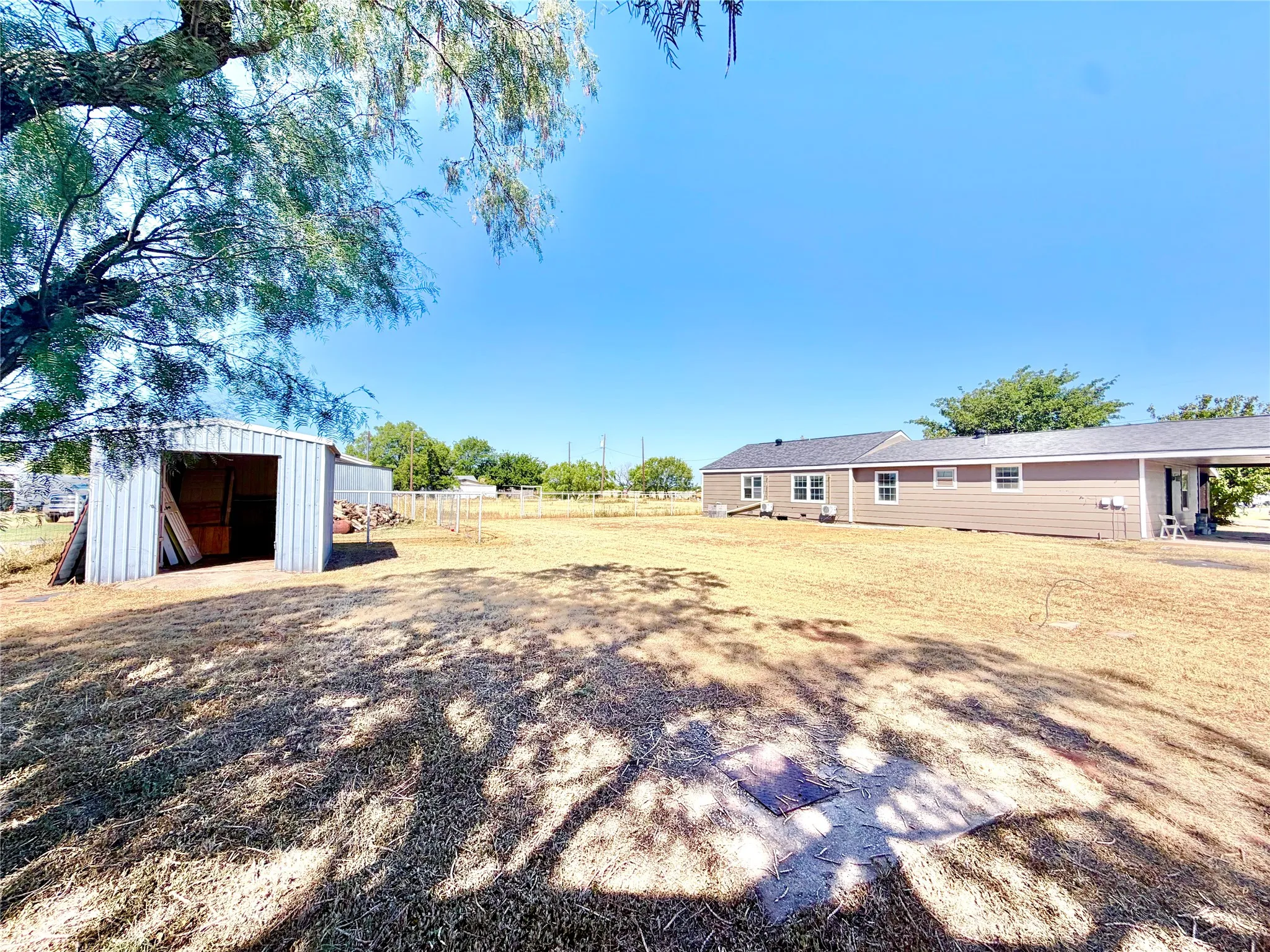 Single Family Residence For Sale in Jones County , 1220 Avenue G, Hawley, Texas 79525, 3 Bedroom, 2 Bathroom, Garage spaces, 2,000 Sqft, built in 1951, mls#21361852, Real Estate Agent in Hawley, Homes For Sale in Jones county, Homes For Sale in Hawley, Realtor in Hawley Texas, Real Estate Brokerage Independent Realty Texas, Luminita Cordes Realtor