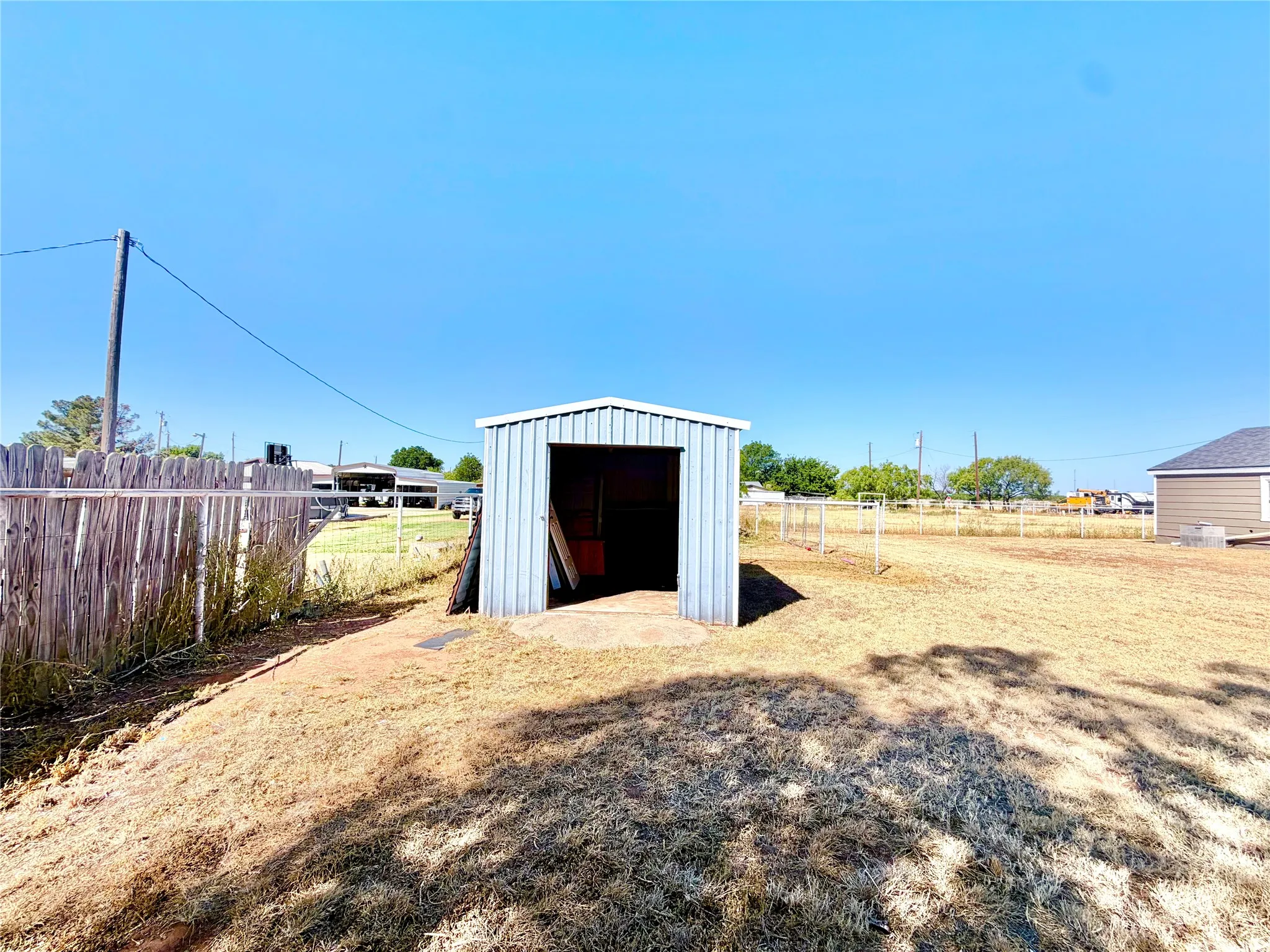 Single Family Residence For Sale in Jones County , 1220 Avenue G, Hawley, Texas 79525, 3 Bedroom, 2 Bathroom, Garage spaces, 2,000 Sqft, built in 1951, mls#21361852, Real Estate Agent in Hawley, Homes For Sale in Jones county, Homes For Sale in Hawley, Realtor in Hawley Texas, Real Estate Brokerage Independent Realty Texas, Luminita Cordes Realtor
