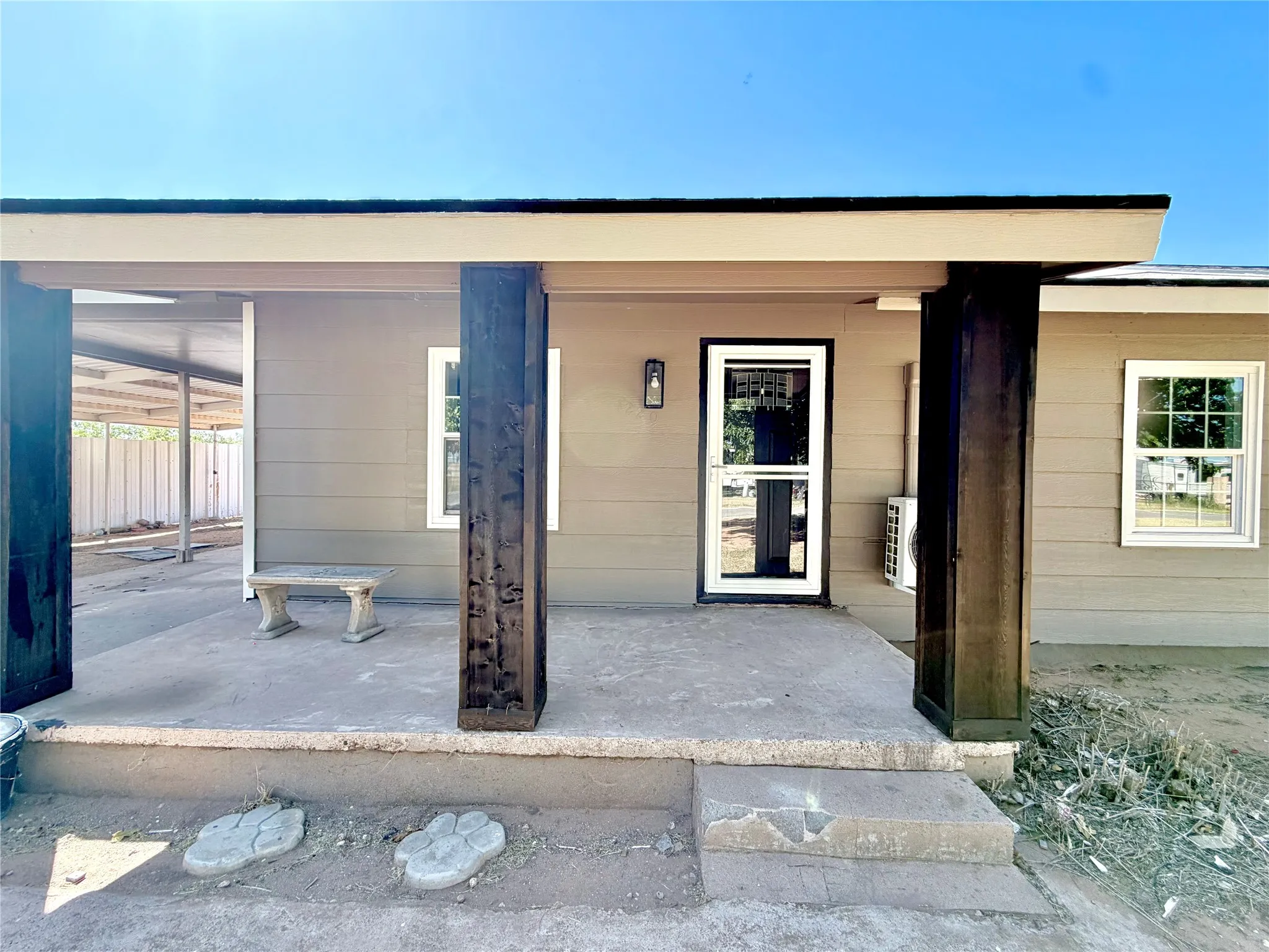 Single Family Residence For Sale in Jones County , 1220 Avenue G, Hawley, Texas 79525, 3 Bedroom, 2 Bathroom, Garage spaces, 2,000 Sqft, built in 1951, mls#21361852, Real Estate Agent in Hawley, Homes For Sale in Jones county, Homes For Sale in Hawley, Realtor in Hawley Texas, Real Estate Brokerage Independent Realty Texas, Luminita Cordes Realtor