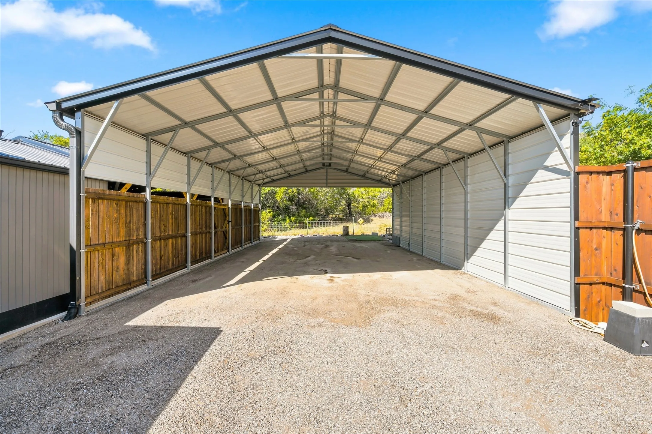 Single Family Residence For Sale in Bosque County , 427 County Road 1743, Clifton, Texas 76634, 2 Bedroom, 1 Bathroom, Garage spaces, 600 Sqft, built in 2022, mls#21361588, Real Estate Agent in Clifton, Homes For Sale in Bosque county, Homes For Sale in Clifton, Realtor in Clifton Texas, Real Estate Brokerage Independent Realty Texas, Luminita Cordes Realtor