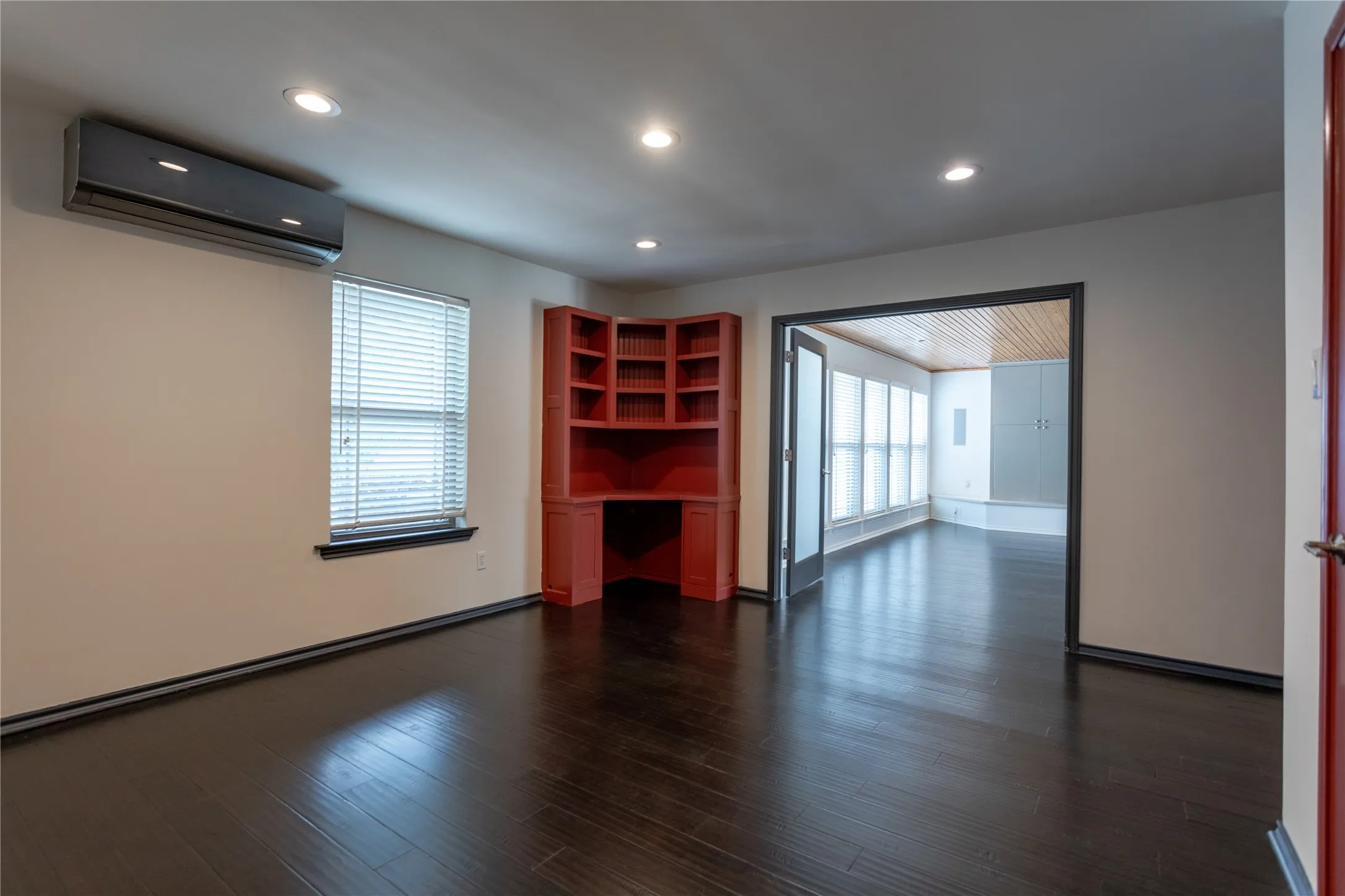 Single Family Residence For Sale in Parker County , 712 Squaw Creek Road, Willow Park, Texas 76087, 3 Bedroom, 3 Bathroom, 10 Garage spaces, 2,128 Sqft, built in 1976, Price $899,500, mls#21362606, Real Estate Agent in Willow Park, Homes For Sale in Parker county, Homes For Sale in Willow Park, Realtor in Willow Park Texas, Real Estate Brokerage Independent Realty Texas, Luminita Cordes Realtor