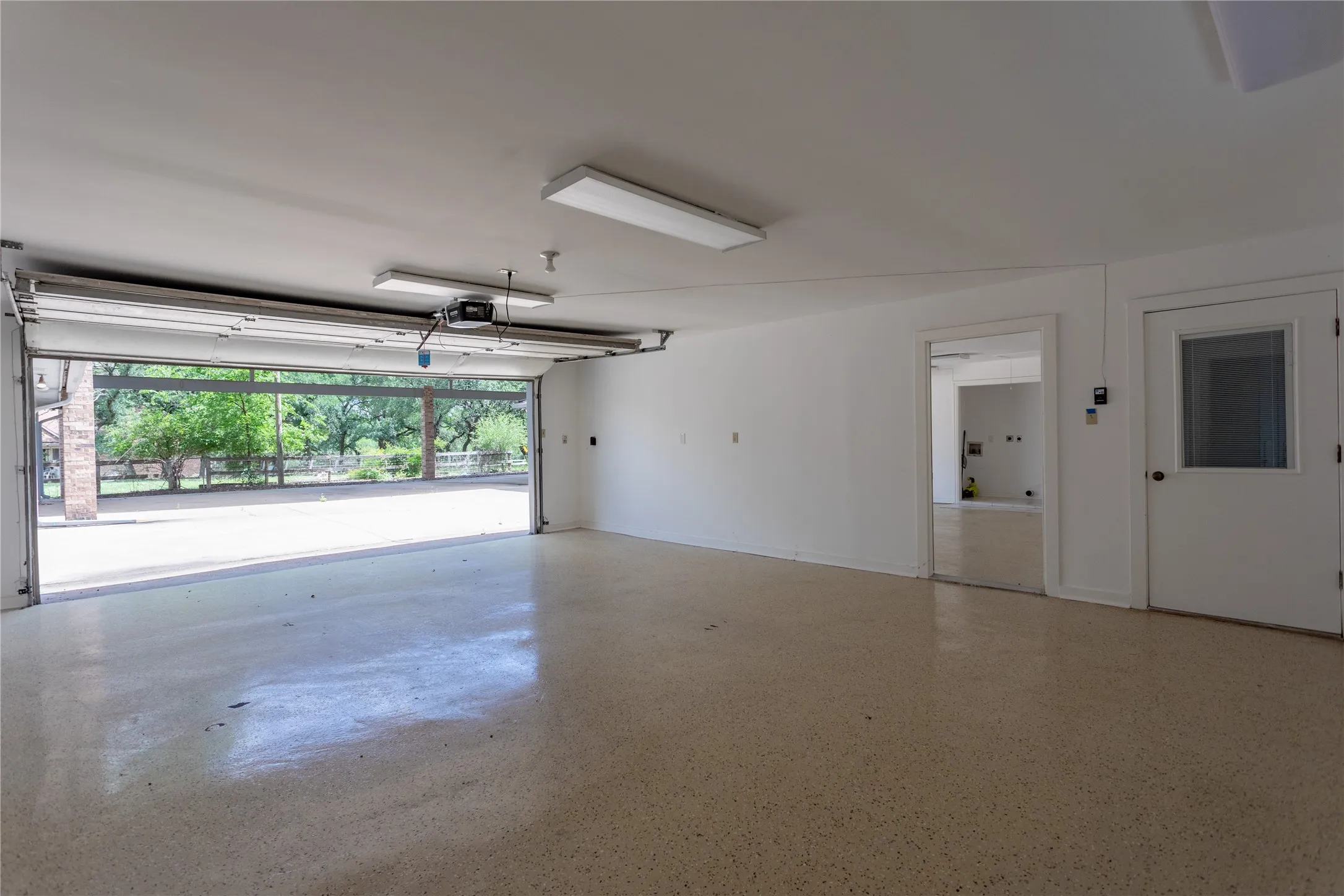Single Family Residence For Sale in Parker County , 712 Squaw Creek Road, Willow Park, Texas 76087, 3 Bedroom, 3 Bathroom, 10 Garage spaces, 2,128 Sqft, built in 1976, Price $899,500, mls#21362606, Real Estate Agent in Willow Park, Homes For Sale in Parker county, Homes For Sale in Willow Park, Realtor in Willow Park Texas, Real Estate Brokerage Independent Realty Texas, Luminita Cordes Realtor