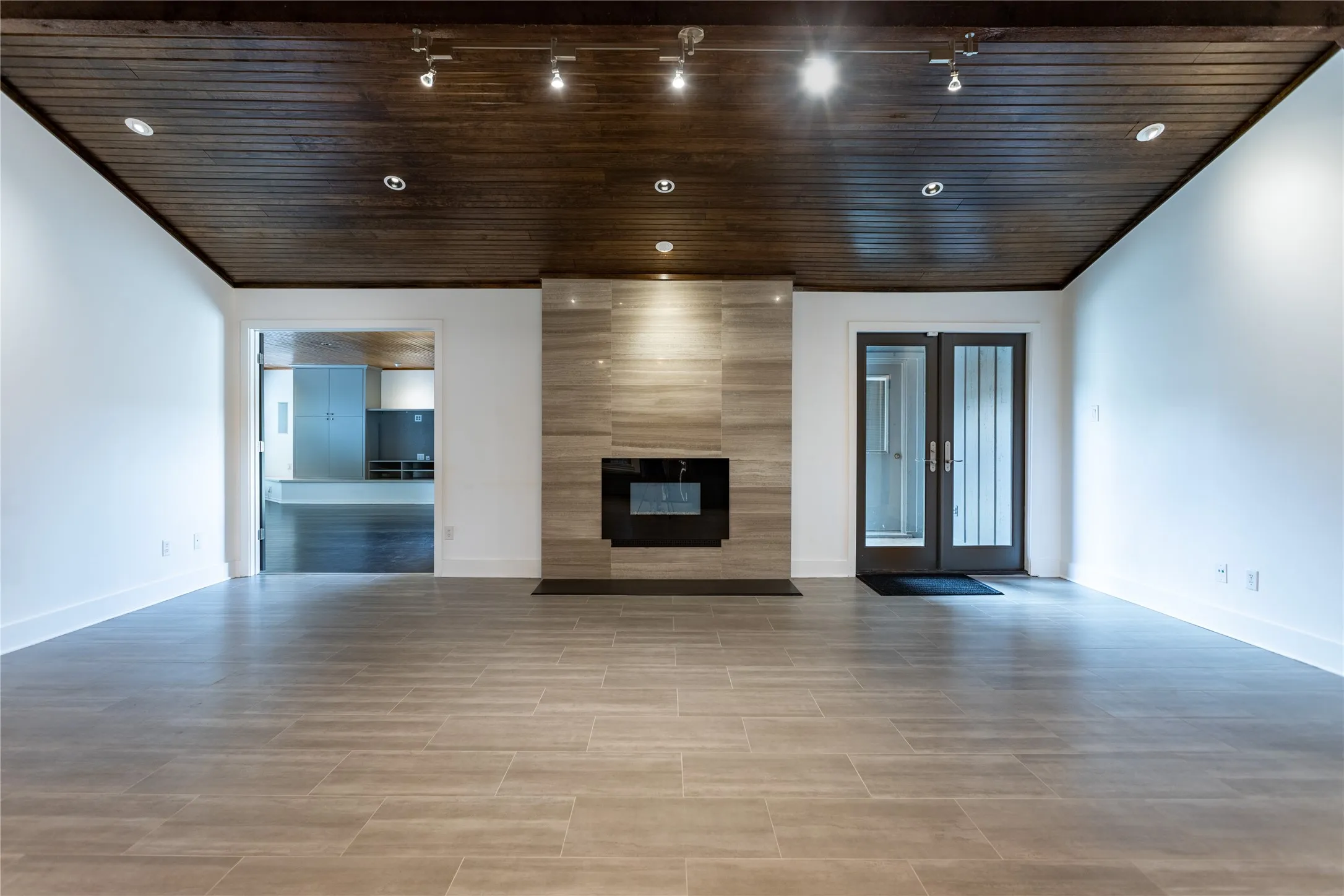 Single Family Residence For Sale in Parker County , 712 Squaw Creek Road, Willow Park, Texas 76087, 3 Bedroom, 3 Bathroom, 10 Garage spaces, 2,128 Sqft, built in 1976, Price $899,500, mls#21362606, Real Estate Agent in Willow Park, Homes For Sale in Parker county, Homes For Sale in Willow Park, Realtor in Willow Park Texas, Real Estate Brokerage Independent Realty Texas, Luminita Cordes Realtor