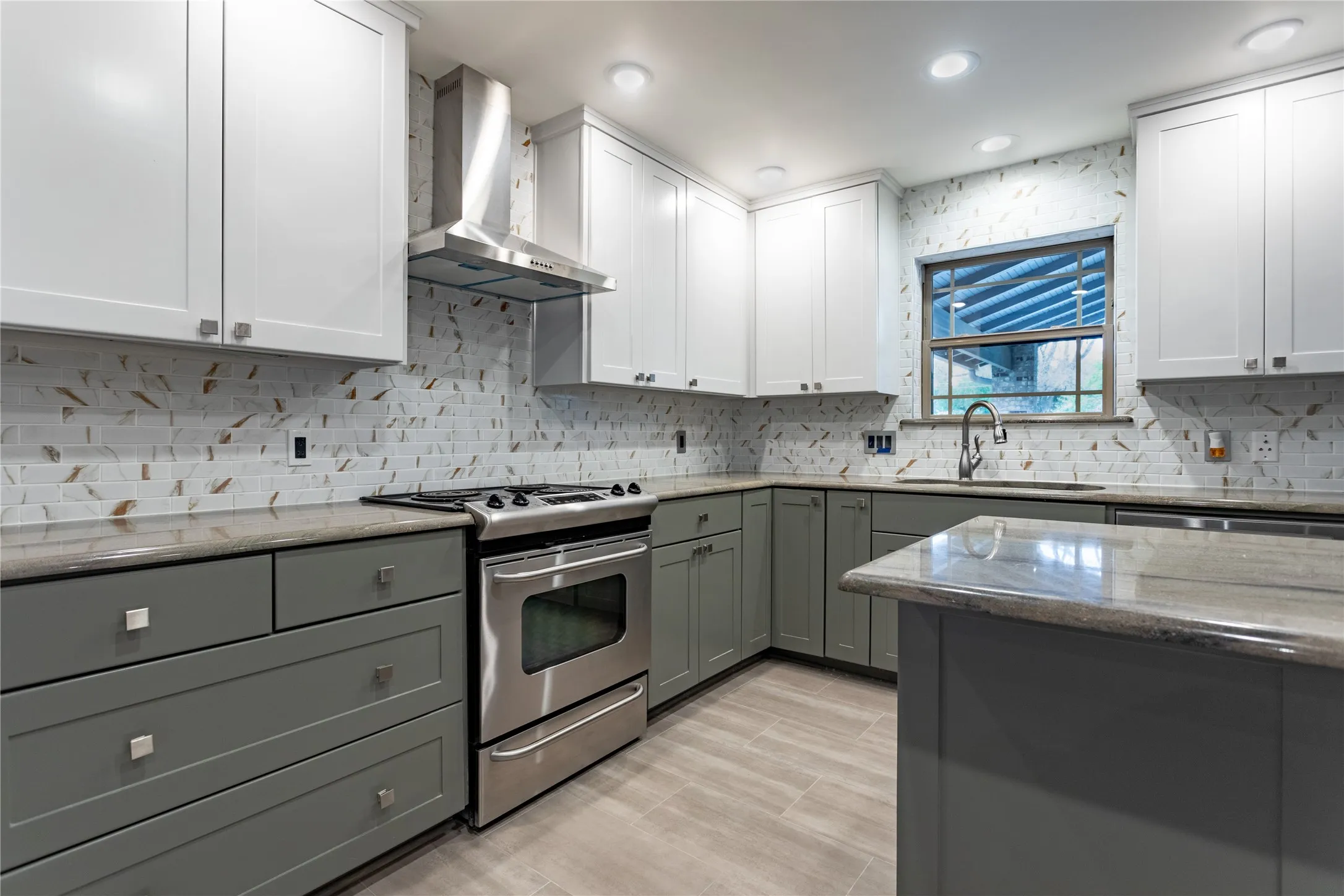 Single Family Residence For Sale in Parker County , 712 Squaw Creek Road, Willow Park, Texas 76087, 3 Bedroom, 3 Bathroom, 10 Garage spaces, 2,128 Sqft, built in 1976, Price $899,500, mls#21362606, Real Estate Agent in Willow Park, Homes For Sale in Parker county, Homes For Sale in Willow Park, Realtor in Willow Park Texas, Real Estate Brokerage Independent Realty Texas, Luminita Cordes Realtor