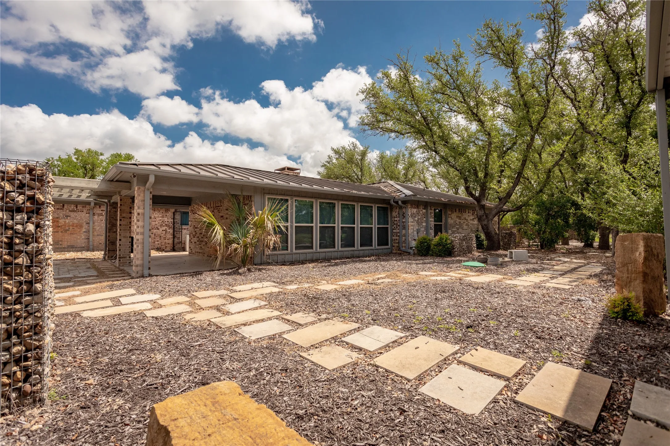 Single Family Residence For Sale in Parker County , 712 Squaw Creek Road, Willow Park, Texas 76087, 3 Bedroom, 3 Bathroom, 10 Garage spaces, 2,128 Sqft, built in 1976, Price $899,500, mls#21362606, Real Estate Agent in Willow Park, Homes For Sale in Parker county, Homes For Sale in Willow Park, Realtor in Willow Park Texas, Real Estate Brokerage Independent Realty Texas, Luminita Cordes Realtor