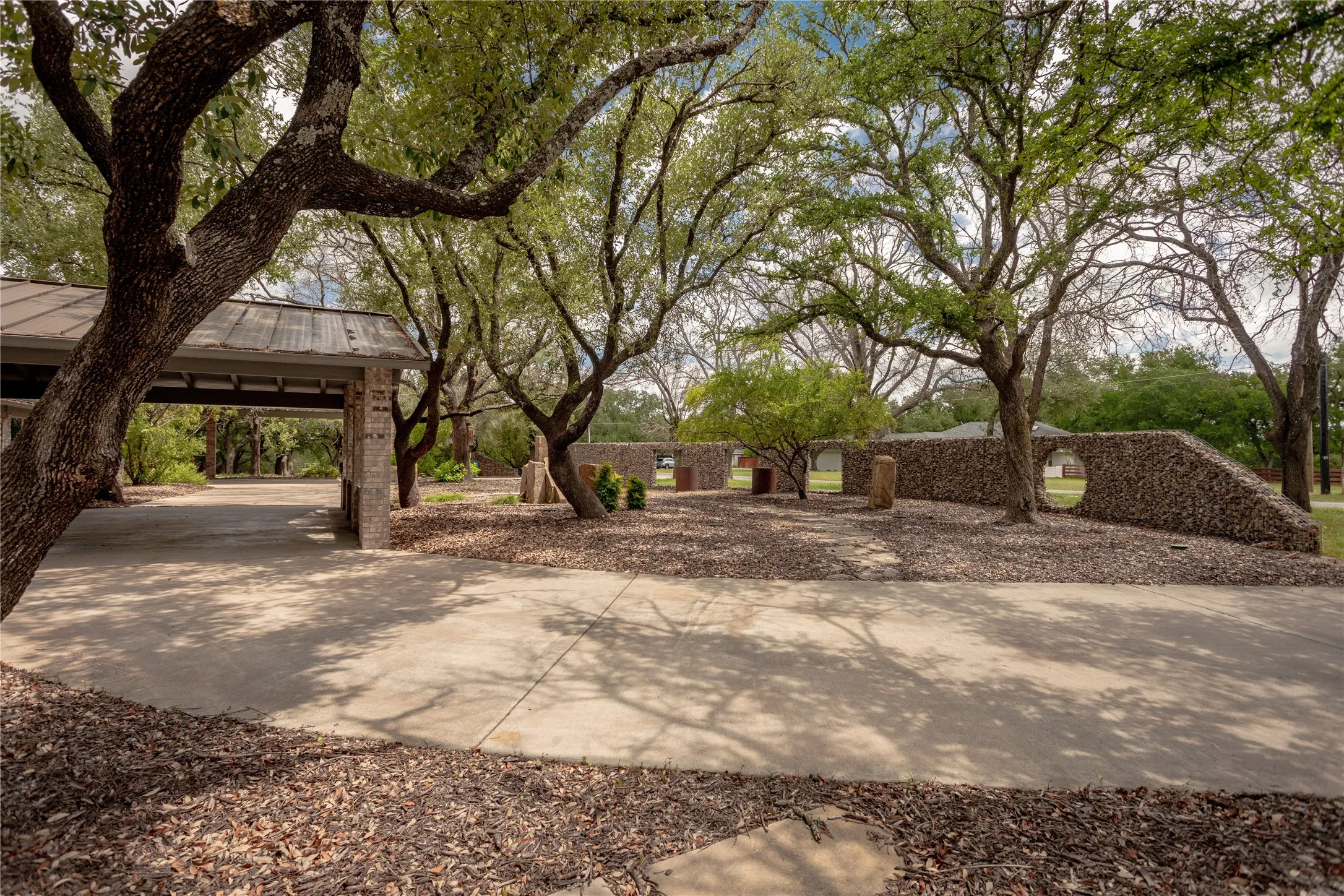 Single Family Residence For Sale in Parker County , 712 Squaw Creek Road, Willow Park, Texas 76087, 3 Bedroom, 3 Bathroom, 10 Garage spaces, 2,128 Sqft, built in 1976, Price $899,500, mls#21362606, Real Estate Agent in Willow Park, Homes For Sale in Parker county, Homes For Sale in Willow Park, Realtor in Willow Park Texas, Real Estate Brokerage Independent Realty Texas, Luminita Cordes Realtor