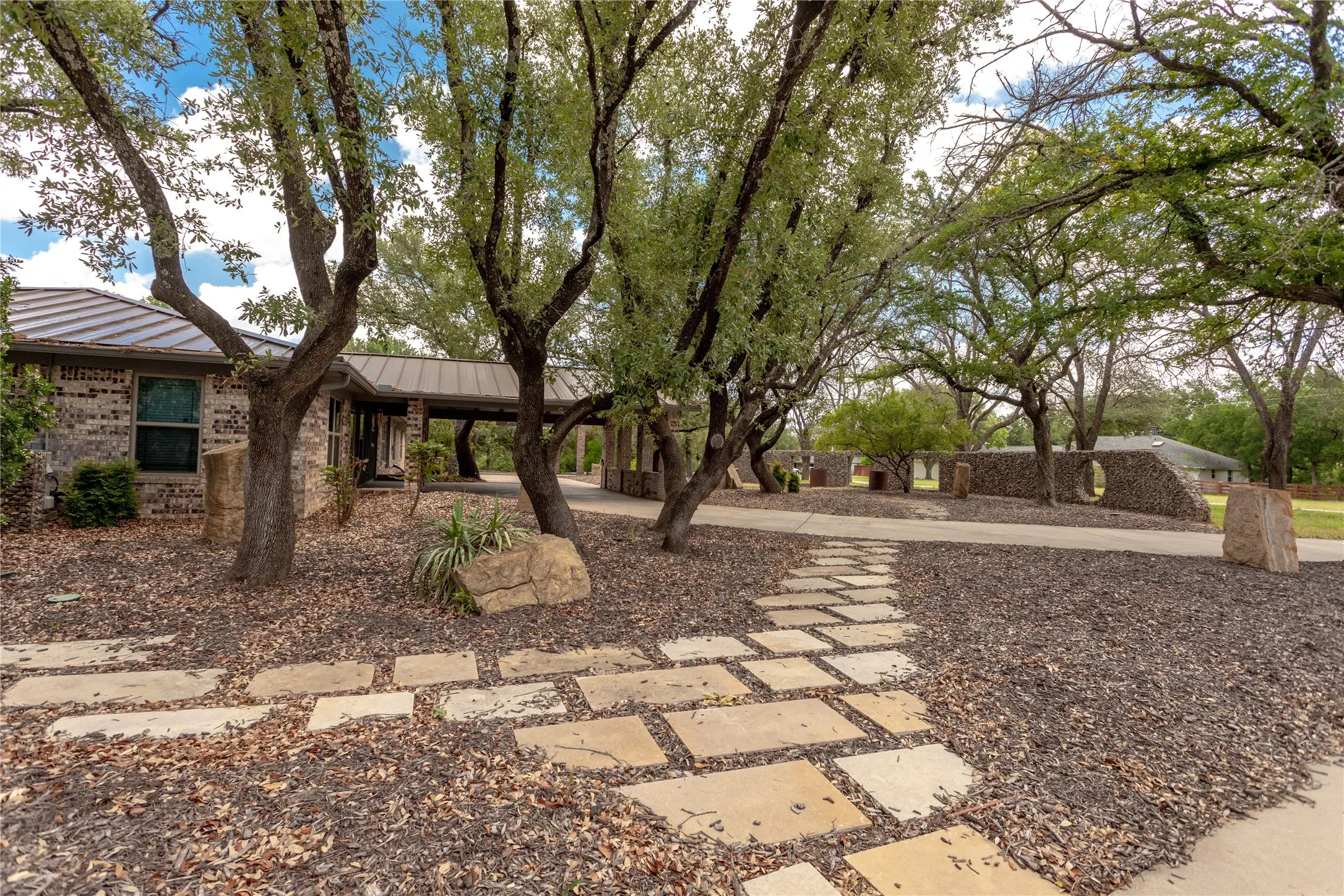Single Family Residence For Sale in Parker County , 712 Squaw Creek Road, Willow Park, Texas 76087, 3 Bedroom, 3 Bathroom, 10 Garage spaces, 2,128 Sqft, built in 1976, Price $899,500, mls#21362606, Real Estate Agent in Willow Park, Homes For Sale in Parker county, Homes For Sale in Willow Park, Realtor in Willow Park Texas, Real Estate Brokerage Independent Realty Texas, Luminita Cordes Realtor