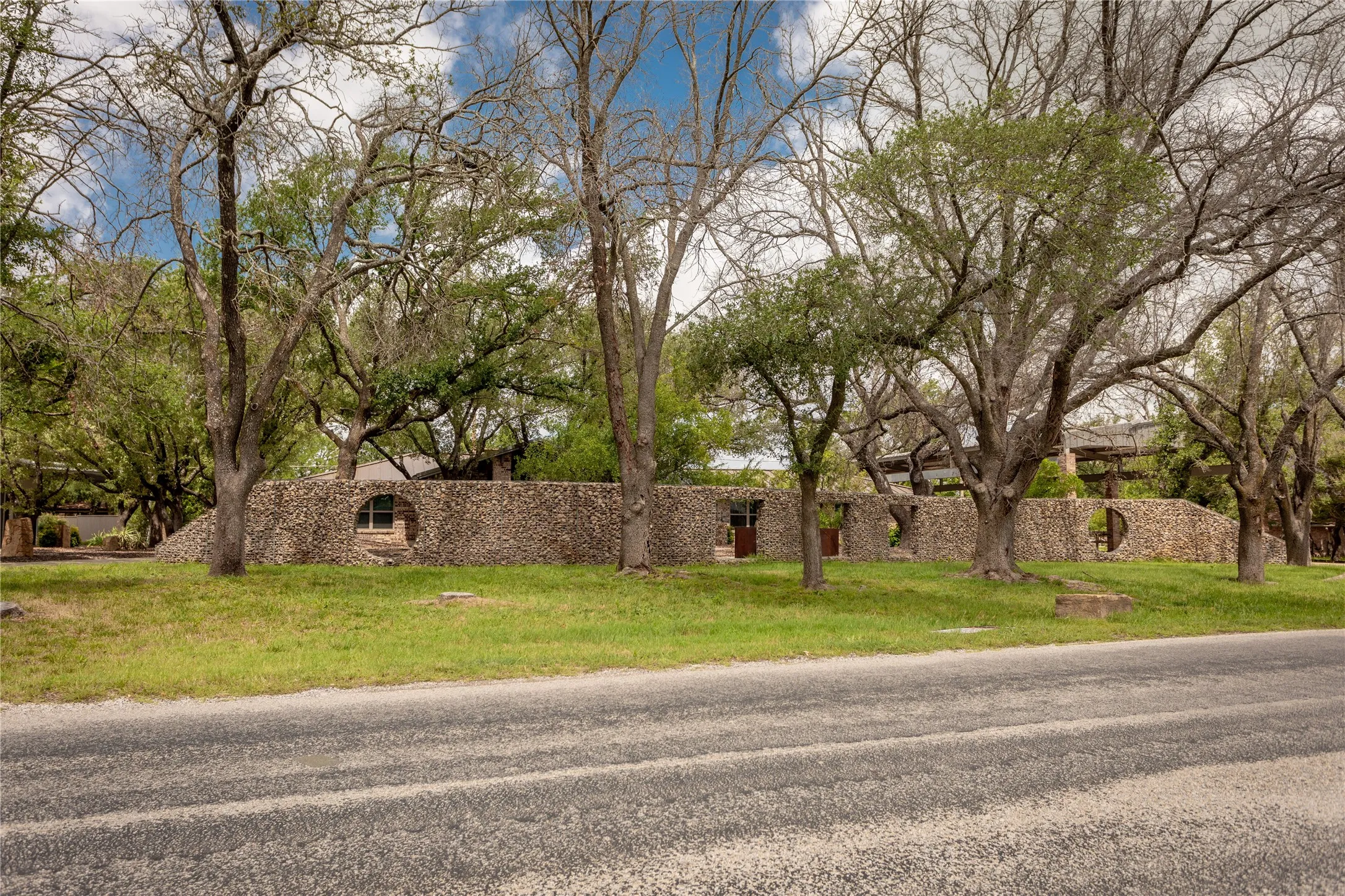 Single Family Residence For Sale in Parker County , 712 Squaw Creek Road, Willow Park, Texas 76087, 3 Bedroom, 3 Bathroom, 10 Garage spaces, 2,128 Sqft, built in 1976, Price $899,500, mls#21362606, Real Estate Agent in Willow Park, Homes For Sale in Parker county, Homes For Sale in Willow Park, Realtor in Willow Park Texas, Real Estate Brokerage Independent Realty Texas, Luminita Cordes Realtor
