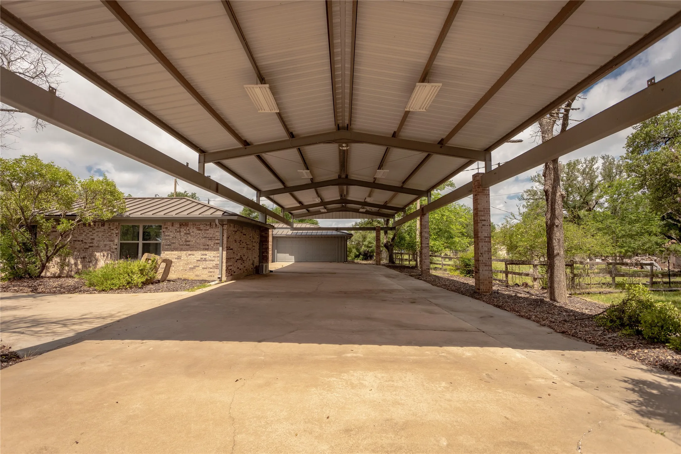 Single Family Residence For Sale in Parker County , 712 Squaw Creek Road, Willow Park, Texas 76087, 3 Bedroom, 3 Bathroom, 10 Garage spaces, 2,128 Sqft, built in 1976, Price $899,500, mls#21362606, Real Estate Agent in Willow Park, Homes For Sale in Parker county, Homes For Sale in Willow Park, Realtor in Willow Park Texas, Real Estate Brokerage Independent Realty Texas, Luminita Cordes Realtor