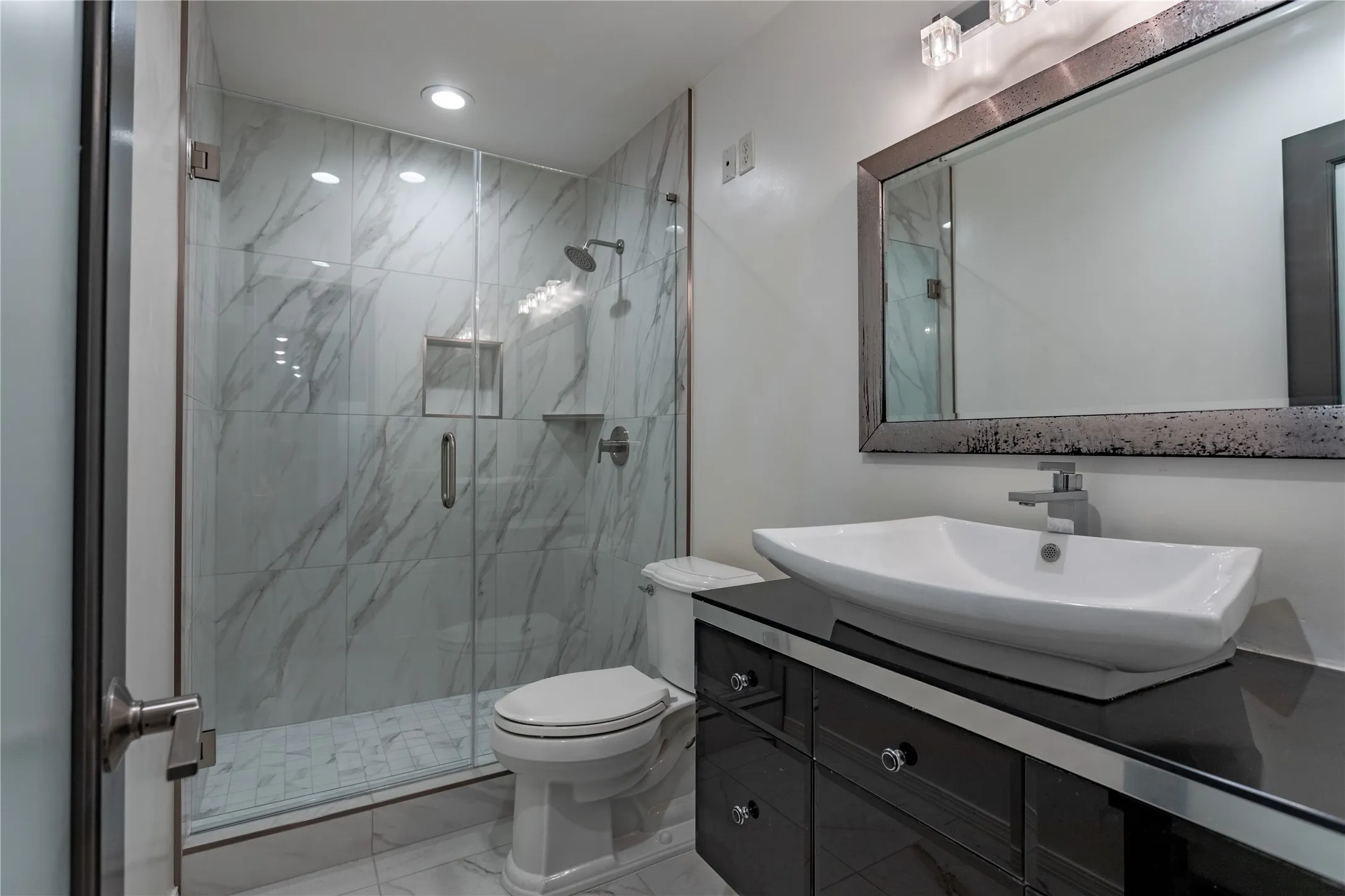Single Family Residence For Sale in Parker County , 712 Squaw Creek Road, Willow Park, Texas 76087, 3 Bedroom, 3 Bathroom, 10 Garage spaces, 2,128 Sqft, built in 1976, Price $899,500, mls#21362606, Real Estate Agent in Willow Park, Homes For Sale in Parker county, Homes For Sale in Willow Park, Realtor in Willow Park Texas, Real Estate Brokerage Independent Realty Texas, Luminita Cordes Realtor