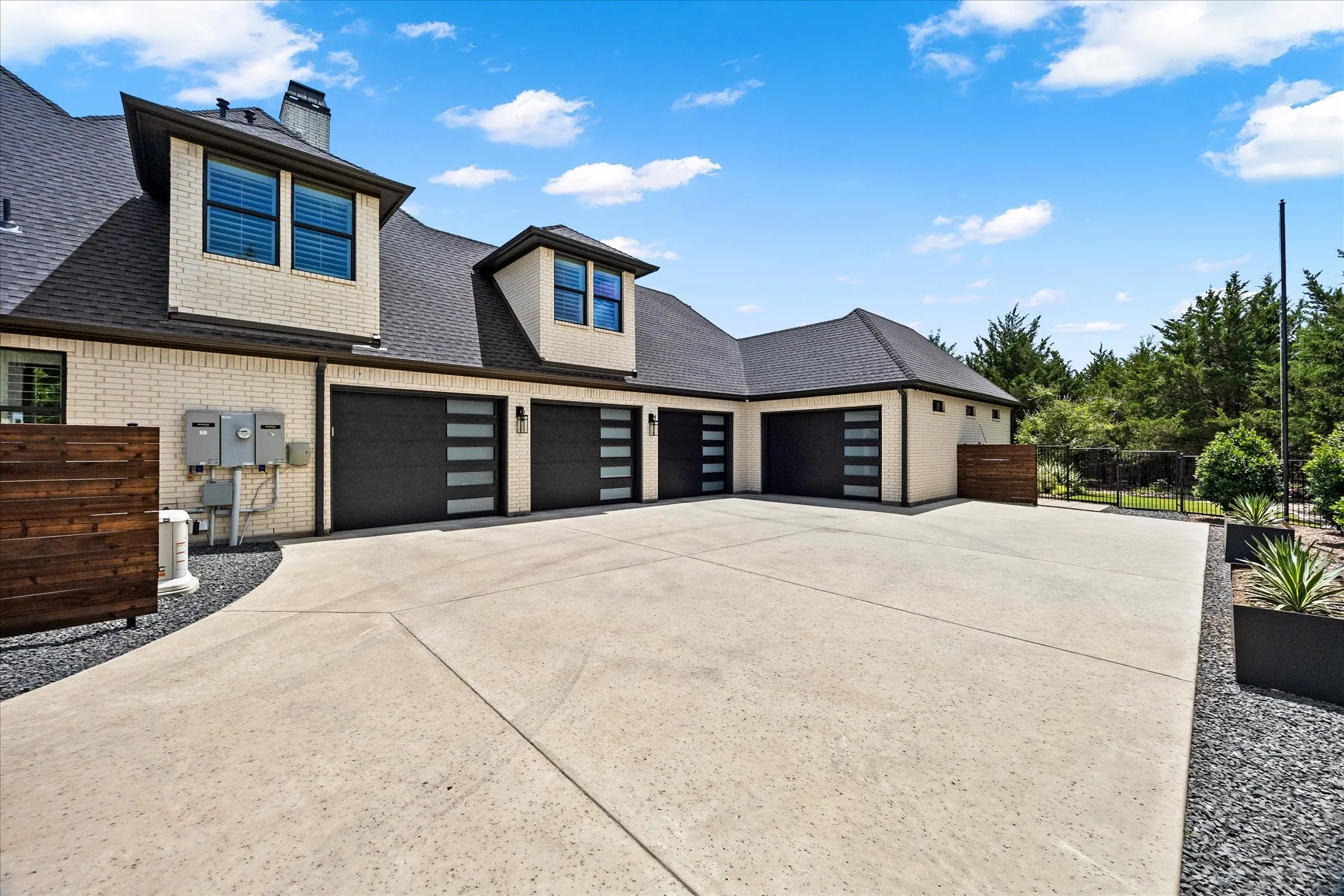 Single Family Residence For Sale in Rockwall County , 708 Wilford Way, Heath, Texas 75032, 4 Bedroom, 4 Bathroom, 5 Garage spaces, 4,617 Sqft, built in 2014, mls#21362440, Real Estate Agent in Heath, Homes For Sale in Rockwall county, Homes For Sale in Heath, Realtor in Heath Texas, Real Estate Brokerage Independent Realty Texas, Luminita Cordes Realtor