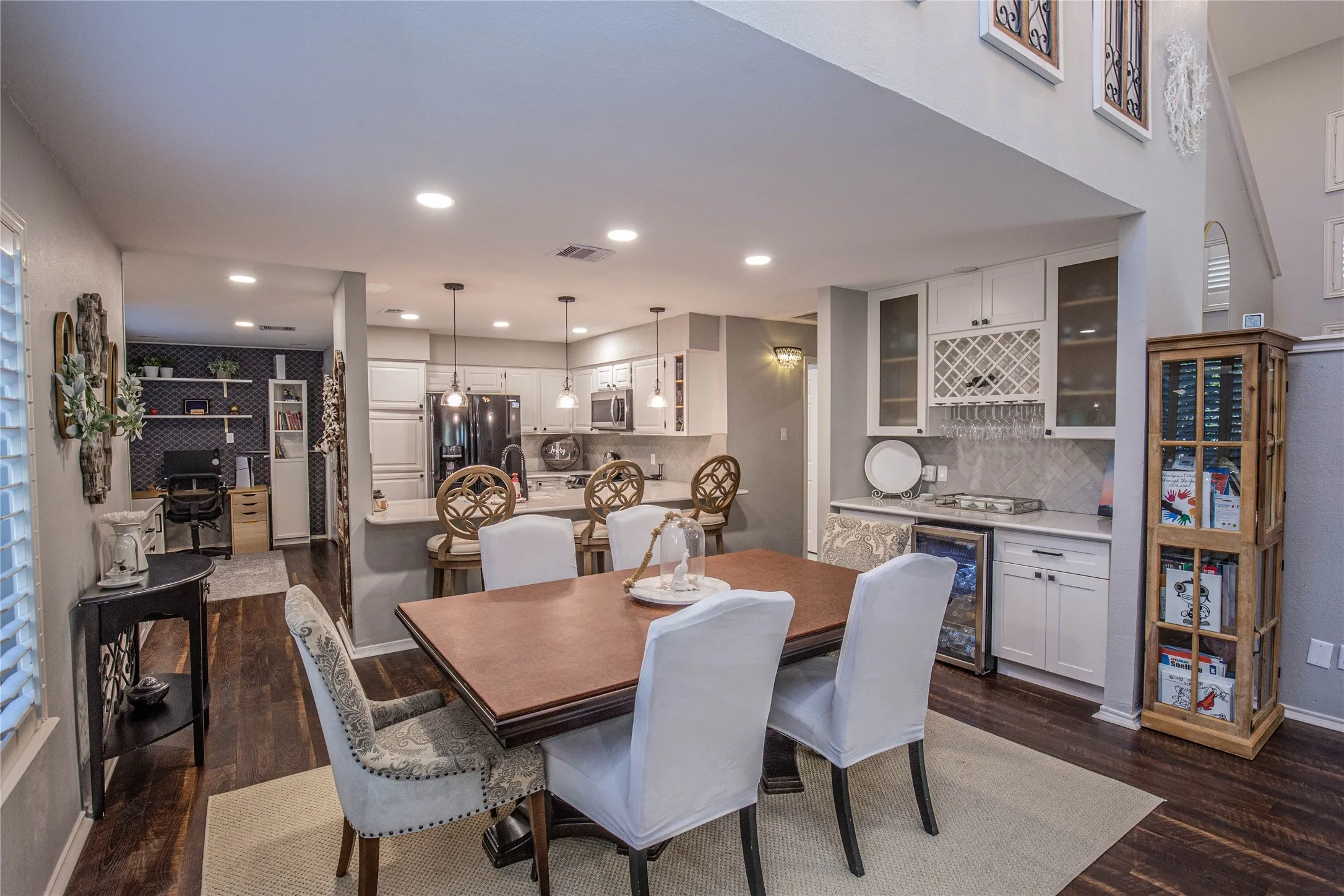 Condominium For Sale in Mc Lennan County , 135 Pleasant Grove Lane, Waco, Texas 76712, 3 Bedroom, 2 Bathroom, 1 Garage spaces, 1,786 Sqft, built in 1985, Price $295,000, mls#21362141, Real Estate Agent in Waco, Homes For Sale in Mc Lennan county, Homes For Sale in Waco, Realtor in Waco Texas, Real Estate Brokerage Independent Realty Texas, Luminita Cordes Realtor
