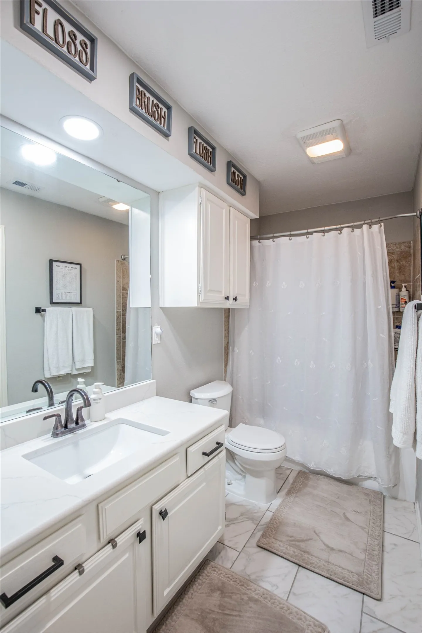 Condominium For Sale in Mc Lennan County , 135 Pleasant Grove Lane, Waco, Texas 76712, 3 Bedroom, 2 Bathroom, 1 Garage spaces, 1,786 Sqft, built in 1985, Price $295,000, mls#21362141, Real Estate Agent in Waco, Homes For Sale in Mc Lennan county, Homes For Sale in Waco, Realtor in Waco Texas, Real Estate Brokerage Independent Realty Texas, Luminita Cordes Realtor