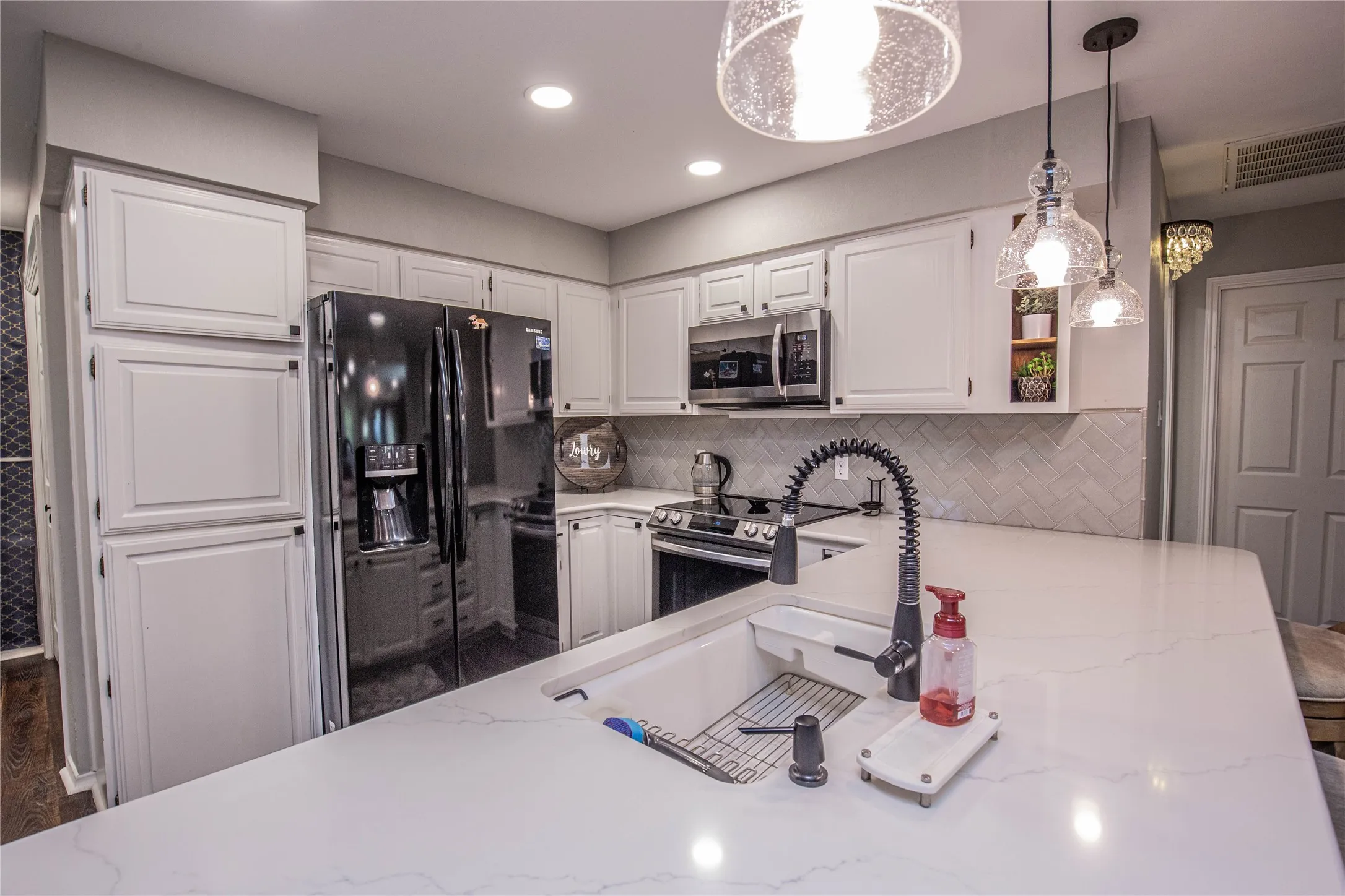 Condominium For Sale in Mc Lennan County , 135 Pleasant Grove Lane, Waco, Texas 76712, 3 Bedroom, 2 Bathroom, 1 Garage spaces, 1,786 Sqft, built in 1985, Price $295,000, mls#21362141, Real Estate Agent in Waco, Homes For Sale in Mc Lennan county, Homes For Sale in Waco, Realtor in Waco Texas, Real Estate Brokerage Independent Realty Texas, Luminita Cordes Realtor