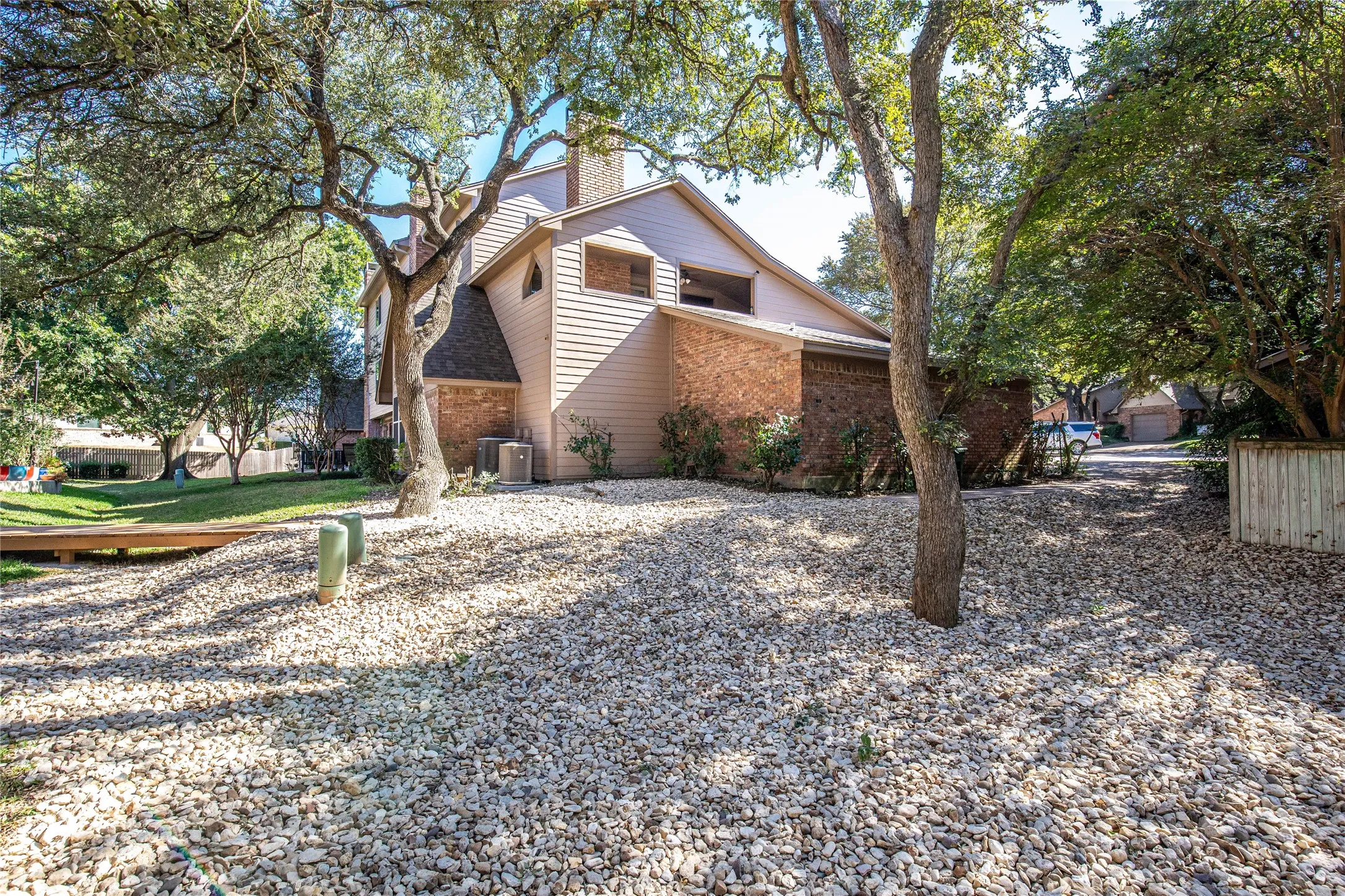 Condominium For Sale in Mc Lennan County , 135 Pleasant Grove Lane, Waco, Texas 76712, 3 Bedroom, 2 Bathroom, 1 Garage spaces, 1,786 Sqft, built in 1985, Price $295,000, mls#21362141, Real Estate Agent in Waco, Homes For Sale in Mc Lennan county, Homes For Sale in Waco, Realtor in Waco Texas, Real Estate Brokerage Independent Realty Texas, Luminita Cordes Realtor