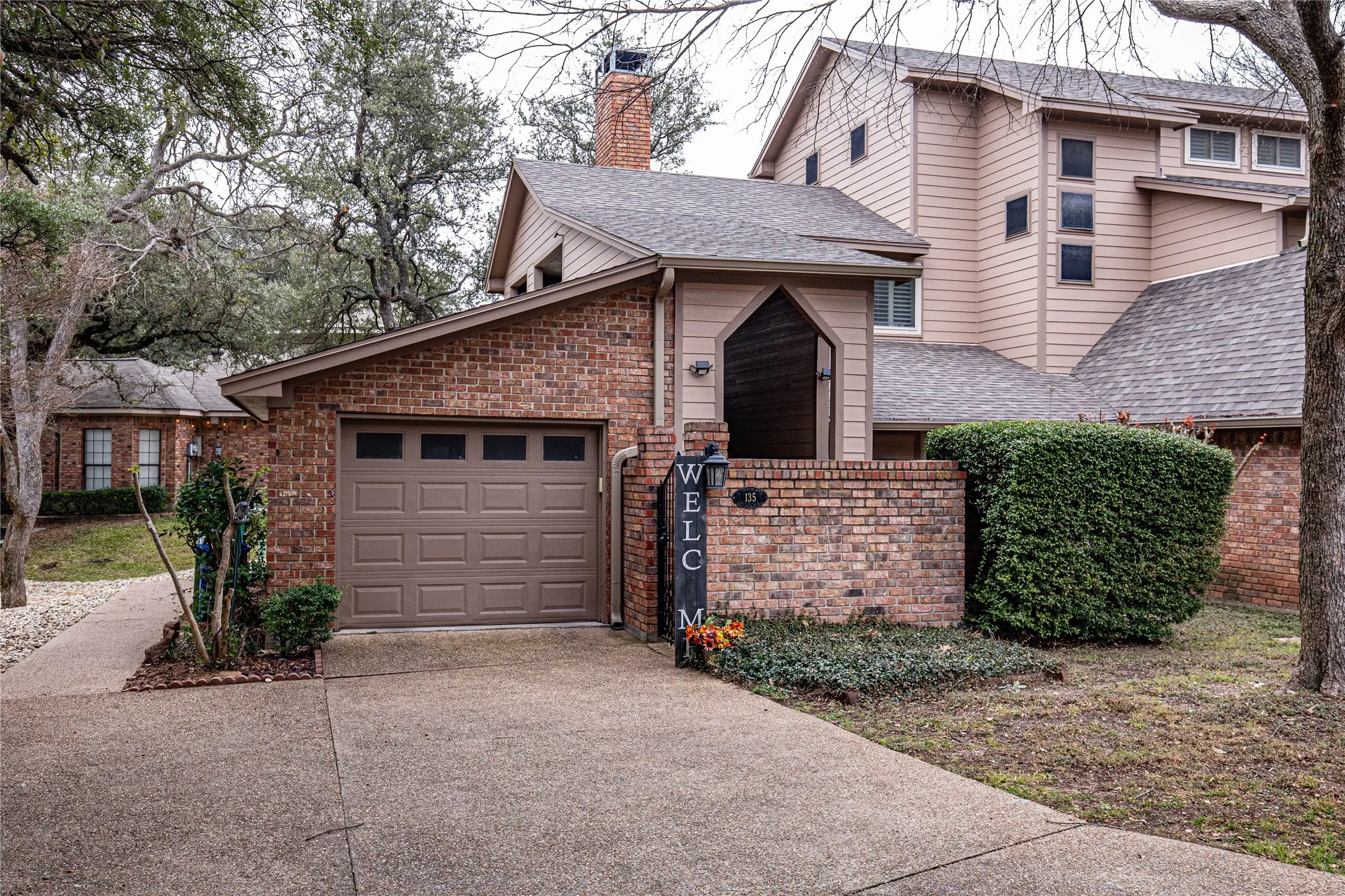 Condominium For Sale in Mc Lennan County , 135 Pleasant Grove Lane, Waco, Texas 76712, 3 Bedroom, 2 Bathroom, 1 Garage spaces, 1,786 Sqft, built in 1985, Price $295,000, mls#21362141, Real Estate Agent in Waco, Homes For Sale in Mc Lennan county, Homes For Sale in Waco, Realtor in Waco Texas, Real Estate Brokerage Independent Realty Texas, Luminita Cordes Realtor