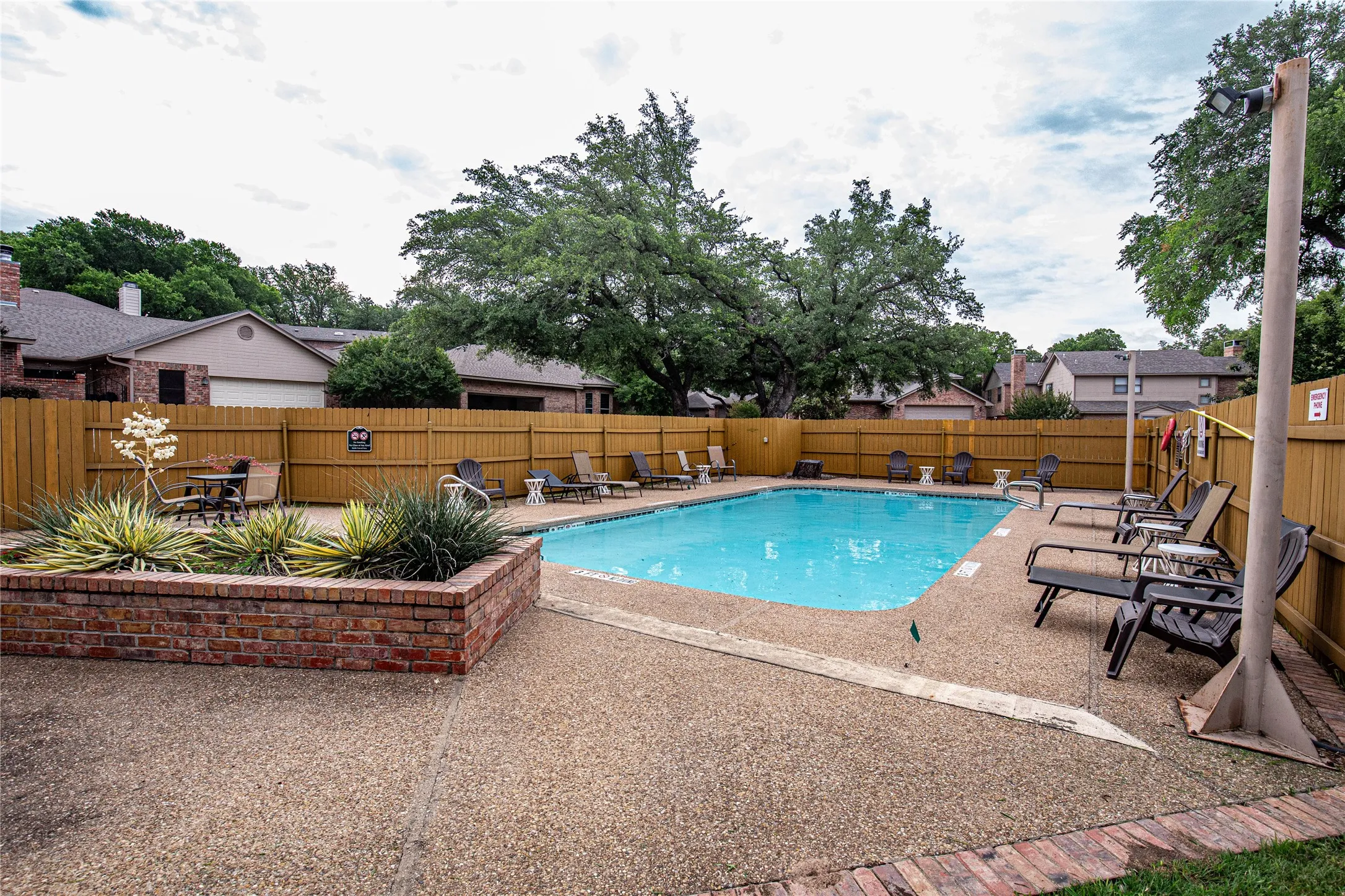 Condominium For Sale in Mc Lennan County , 135 Pleasant Grove Lane, Waco, Texas 76712, 3 Bedroom, 2 Bathroom, 1 Garage spaces, 1,786 Sqft, built in 1985, Price $295,000, mls#21362141, Real Estate Agent in Waco, Homes For Sale in Mc Lennan county, Homes For Sale in Waco, Realtor in Waco Texas, Real Estate Brokerage Independent Realty Texas, Luminita Cordes Realtor