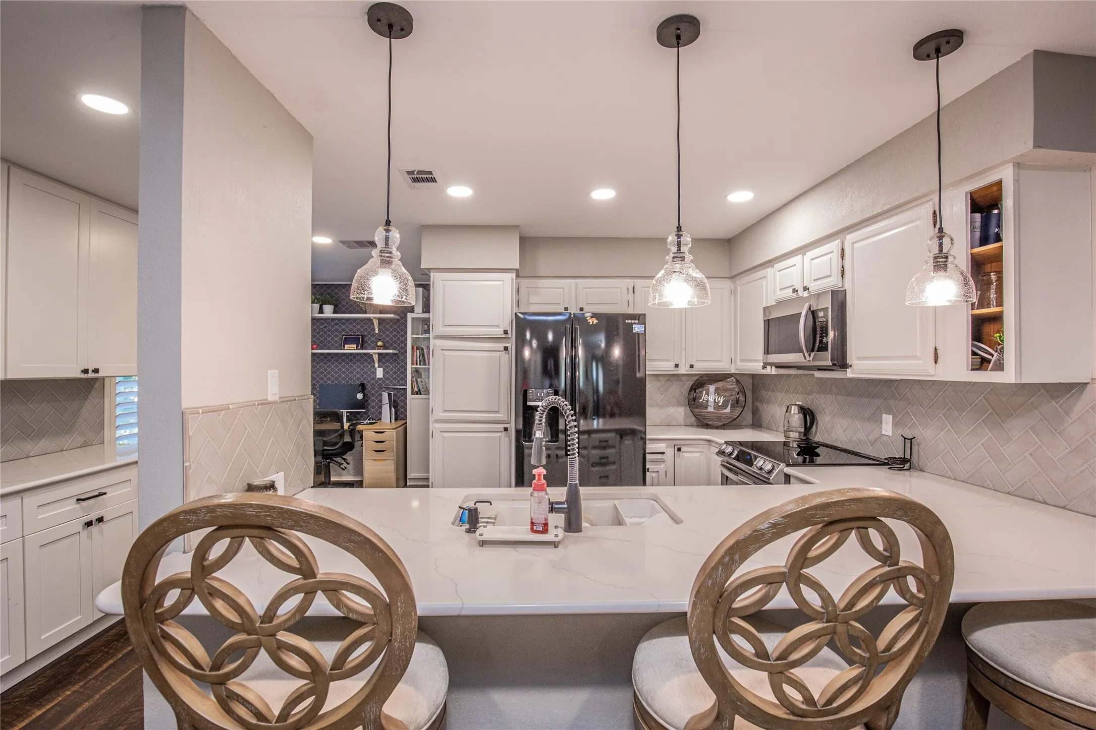 Condominium For Sale in Mc Lennan County , 135 Pleasant Grove Lane, Waco, Texas 76712, 3 Bedroom, 2 Bathroom, 1 Garage spaces, 1,786 Sqft, built in 1985, Price $295,000, mls#21362141, Real Estate Agent in Waco, Homes For Sale in Mc Lennan county, Homes For Sale in Waco, Realtor in Waco Texas, Real Estate Brokerage Independent Realty Texas, Luminita Cordes Realtor