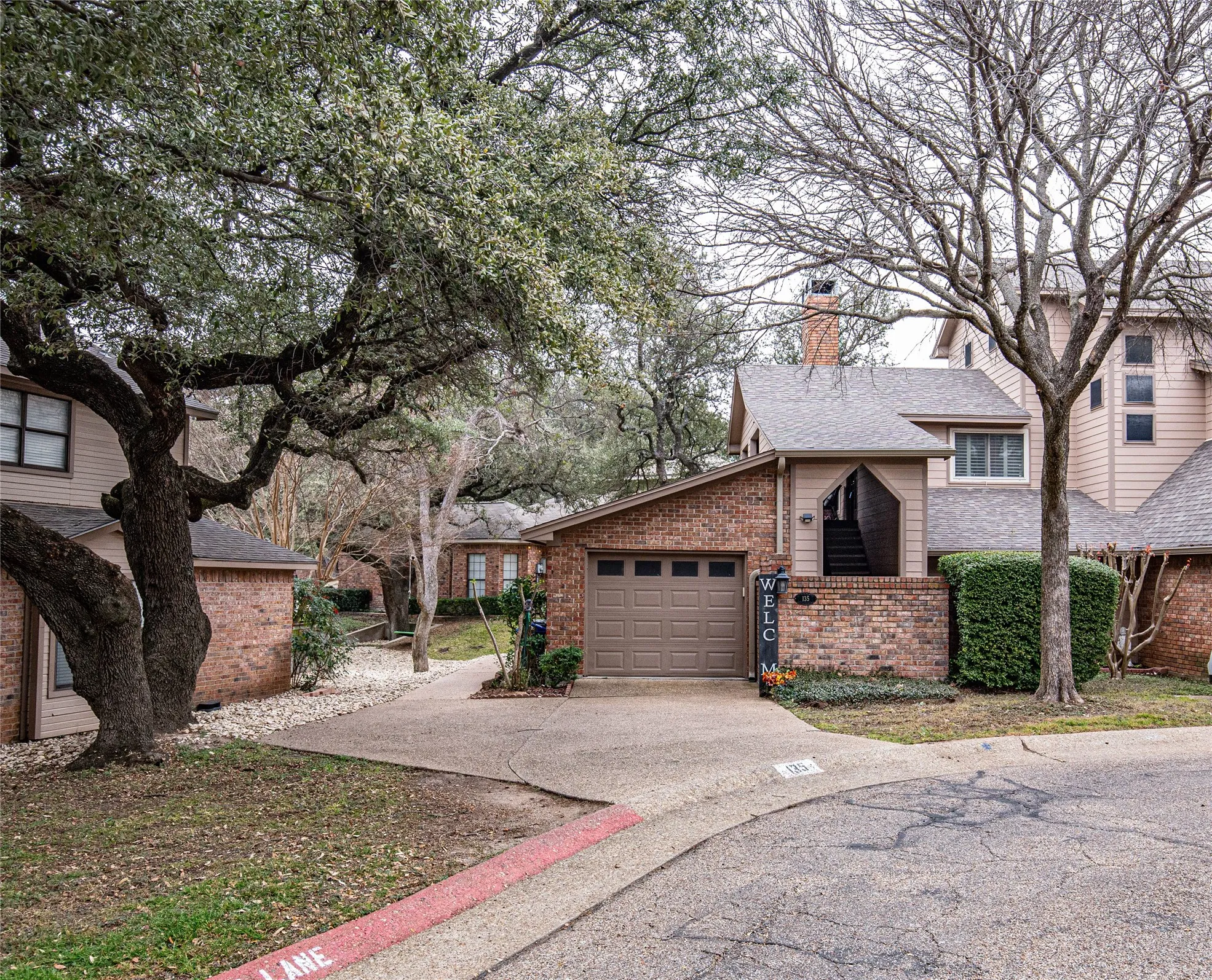 Condominium For Sale in Mc Lennan County , 135 Pleasant Grove Lane, Waco, Texas 76712, 3 Bedroom, 2 Bathroom, 1 Garage spaces, 1,786 Sqft, built in 1985, Price $295,000, mls#21362141, Real Estate Agent in Waco, Homes For Sale in Mc Lennan county, Homes For Sale in Waco, Realtor in Waco Texas, Real Estate Brokerage Independent Realty Texas, Luminita Cordes Realtor