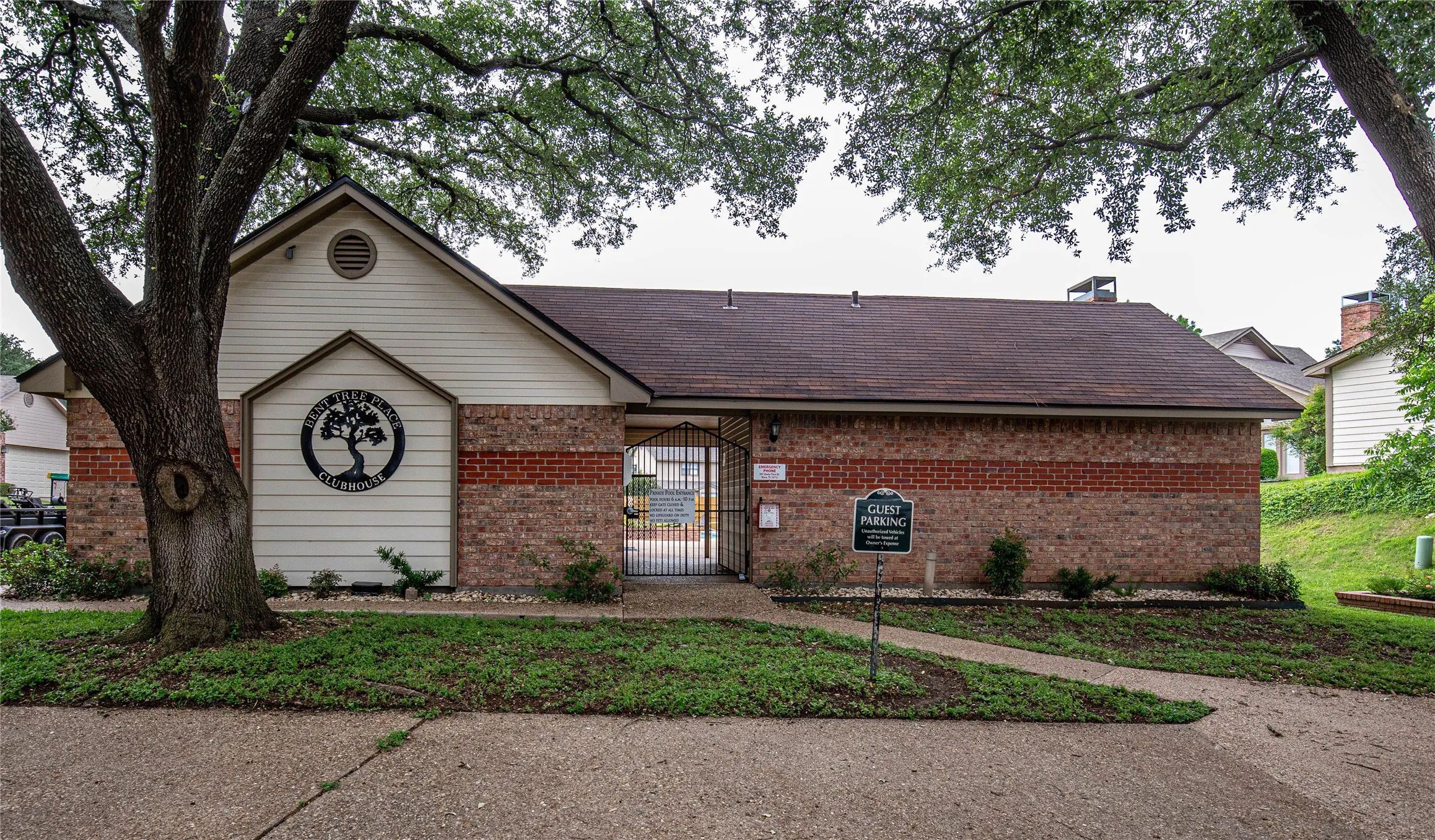 Condominium For Sale in Mc Lennan County , 135 Pleasant Grove Lane, Waco, Texas 76712, 3 Bedroom, 2 Bathroom, 1 Garage spaces, 1,786 Sqft, built in 1985, Price $295,000, mls#21362141, Real Estate Agent in Waco, Homes For Sale in Mc Lennan county, Homes For Sale in Waco, Realtor in Waco Texas, Real Estate Brokerage Independent Realty Texas, Luminita Cordes Realtor