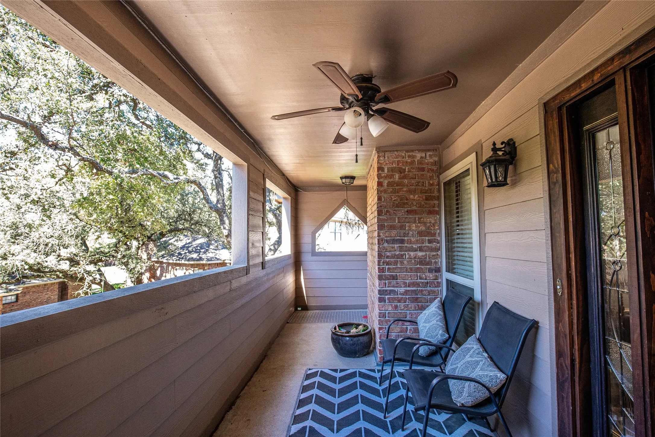 Condominium For Sale in Mc Lennan County , 135 Pleasant Grove Lane, Waco, Texas 76712, 3 Bedroom, 2 Bathroom, 1 Garage spaces, 1,786 Sqft, built in 1985, Price $295,000, mls#21362141, Real Estate Agent in Waco, Homes For Sale in Mc Lennan county, Homes For Sale in Waco, Realtor in Waco Texas, Real Estate Brokerage Independent Realty Texas, Luminita Cordes Realtor