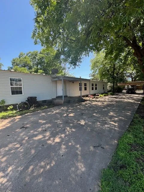 Single Family Residence For Rent in Taylor County , 425 N 3rd Street, Buffalo Gap, Texas 79508, 4 Bedroom, 2 Bathroom, Garage spaces, 2,128 Sqft, built in 1972, mls#21362613, Real Estate Agent in Buffalo Gap, Homes For Rent in Taylor county, Homes For Rent in Buffalo Gap, Realtor in Buffalo Gap Texas, Real Estate Brokerage Independent Realty Texas, Luminita Cordes Realtor