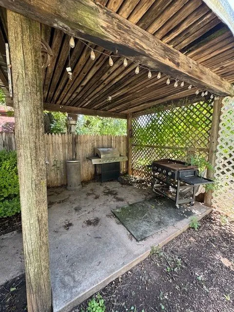 Single Family Residence For Rent in Taylor County , 425 N 3rd Street, Buffalo Gap, Texas 79508, 4 Bedroom, 2 Bathroom, Garage spaces, 2,128 Sqft, built in 1972, mls#21362613, Real Estate Agent in Buffalo Gap, Homes For Rent in Taylor county, Homes For Rent in Buffalo Gap, Realtor in Buffalo Gap Texas, Real Estate Brokerage Independent Realty Texas, Luminita Cordes Realtor