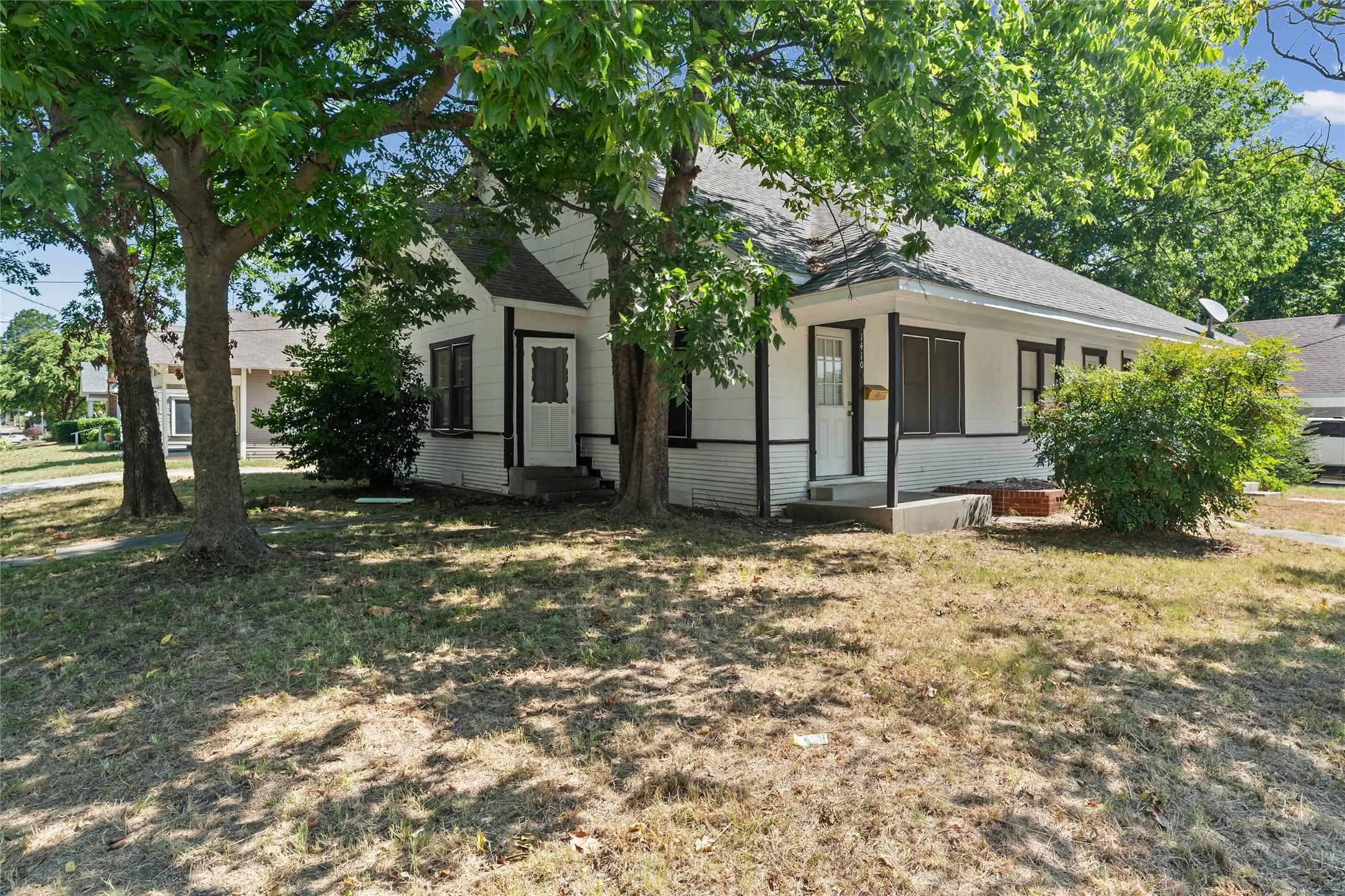 Duplex For Sale in Hunt County , 1406 Sycamore Street, Commerce, Texas 75428, 5 Bedroom, 3 Bathroom, Garage spaces, 0 Sqft, built in 1943, mls#21362014, Real Estate Agent in Commerce, Homes For Sale in Hunt county, Homes For Sale in Commerce, Realtor in Commerce Texas, Real Estate Brokerage Independent Realty Texas, Luminita Cordes Realtor
