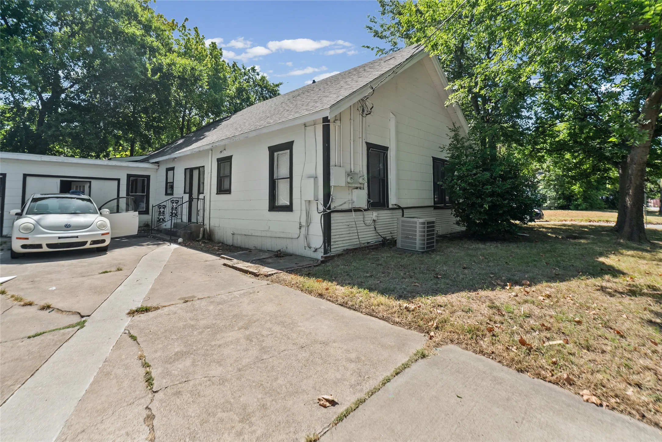 Duplex For Sale in Hunt County , 1406 Sycamore Street, Commerce, Texas 75428, 5 Bedroom, 3 Bathroom, Garage spaces, 0 Sqft, built in 1943, mls#21362014, Real Estate Agent in Commerce, Homes For Sale in Hunt county, Homes For Sale in Commerce, Realtor in Commerce Texas, Real Estate Brokerage Independent Realty Texas, Luminita Cordes Realtor