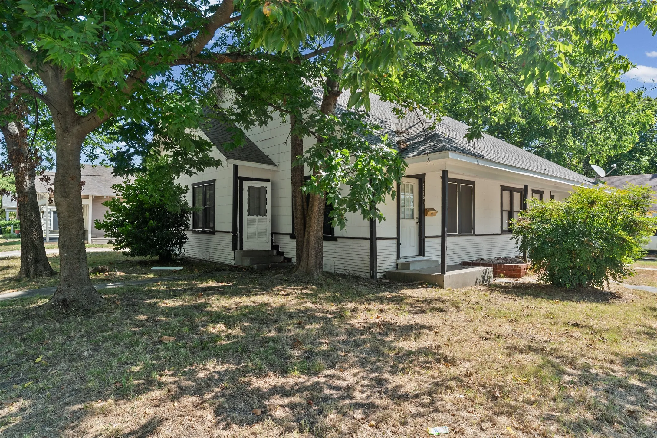Duplex For Sale in Hunt County , 1406 Sycamore Street, Commerce, Texas 75428, 5 Bedroom, 3 Bathroom, Garage spaces, 0 Sqft, built in 1943, mls#21362014, Real Estate Agent in Commerce, Homes For Sale in Hunt county, Homes For Sale in Commerce, Realtor in Commerce Texas, Real Estate Brokerage Independent Realty Texas, Luminita Cordes Realtor