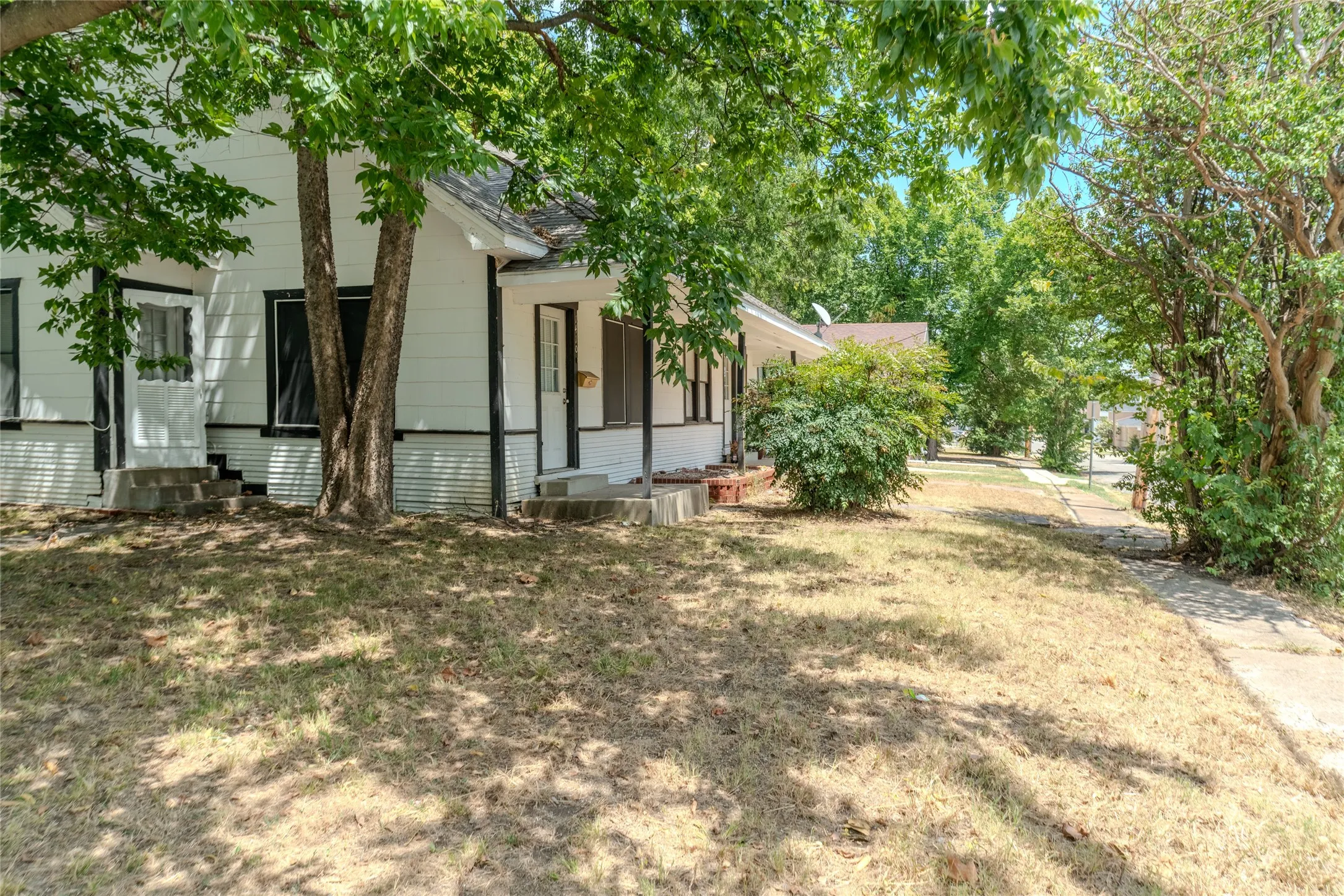 Duplex For Sale in Hunt County , 1406 Sycamore Street, Commerce, Texas 75428, 5 Bedroom, 3 Bathroom, Garage spaces, 0 Sqft, built in 1943, mls#21362014, Real Estate Agent in Commerce, Homes For Sale in Hunt county, Homes For Sale in Commerce, Realtor in Commerce Texas, Real Estate Brokerage Independent Realty Texas, Luminita Cordes Realtor
