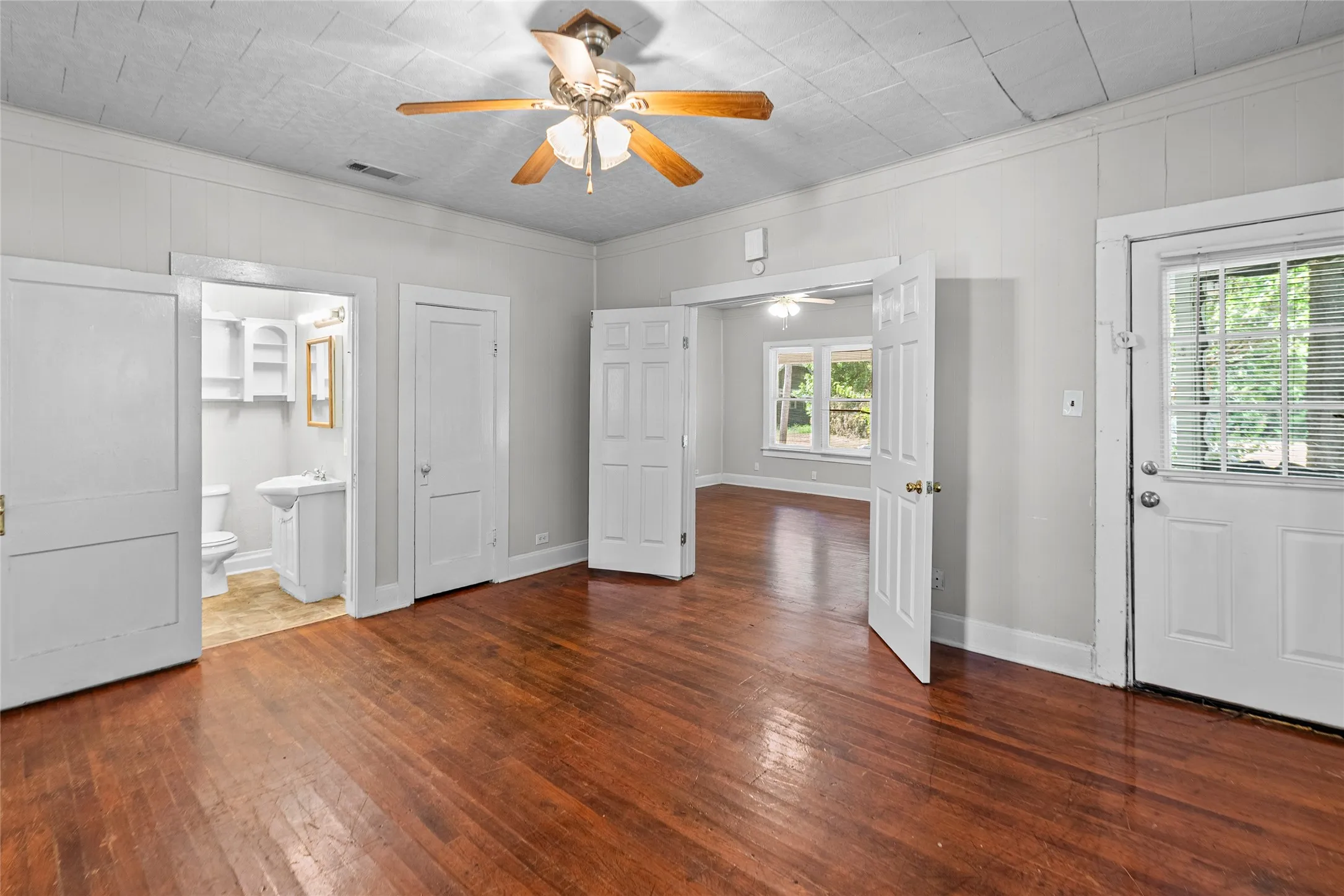 Duplex For Sale in Hunt County , 1406 Sycamore Street, Commerce, Texas 75428, 5 Bedroom, 3 Bathroom, Garage spaces, 0 Sqft, built in 1943, mls#21362014, Real Estate Agent in Commerce, Homes For Sale in Hunt county, Homes For Sale in Commerce, Realtor in Commerce Texas, Real Estate Brokerage Independent Realty Texas, Luminita Cordes Realtor
