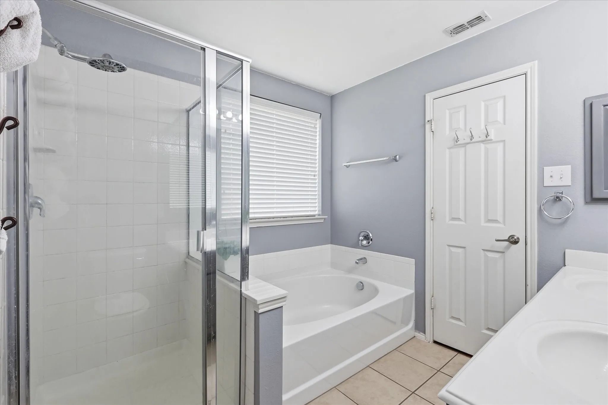 Single Family Residence For Sale in Collin County , 300 Highland Ridge Drive, Wylie, Texas 75098, 5 Bedroom, 4 Bathroom, 2 Garage spaces, 3,120 Sqft, built in 2007, mls#21362609, Real Estate Agent in Wylie, Homes For Sale in Collin county, Homes For Sale in Wylie, Realtor in Wylie Texas, Real Estate Brokerage Independent Realty Texas, Luminita Cordes Realtor