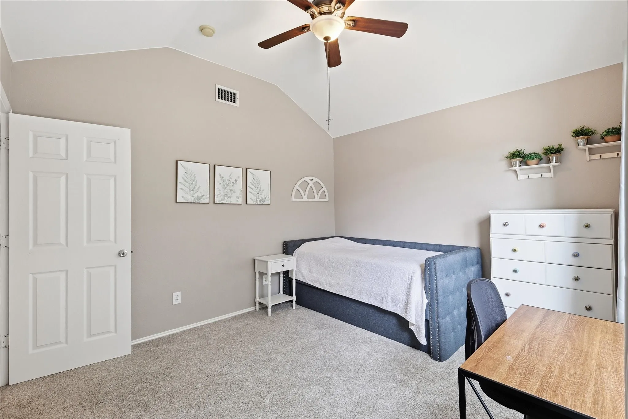 Single Family Residence For Sale in Collin County , 300 Highland Ridge Drive, Wylie, Texas 75098, 5 Bedroom, 4 Bathroom, 2 Garage spaces, 3,120 Sqft, built in 2007, mls#21362609, Real Estate Agent in Wylie, Homes For Sale in Collin county, Homes For Sale in Wylie, Realtor in Wylie Texas, Real Estate Brokerage Independent Realty Texas, Luminita Cordes Realtor