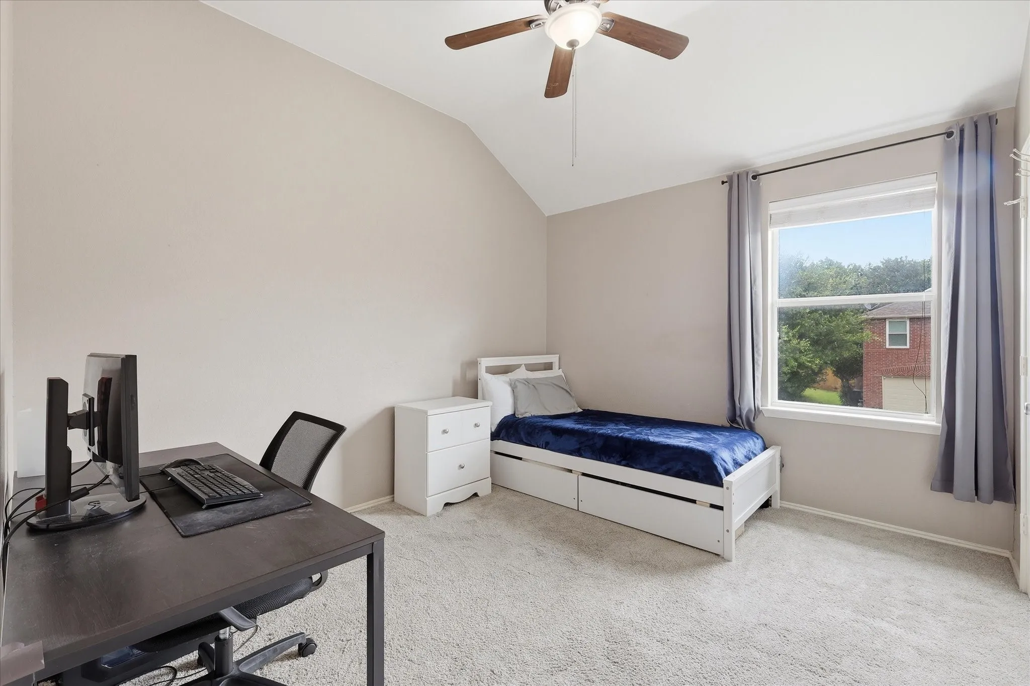 Second upstairs bedroom
